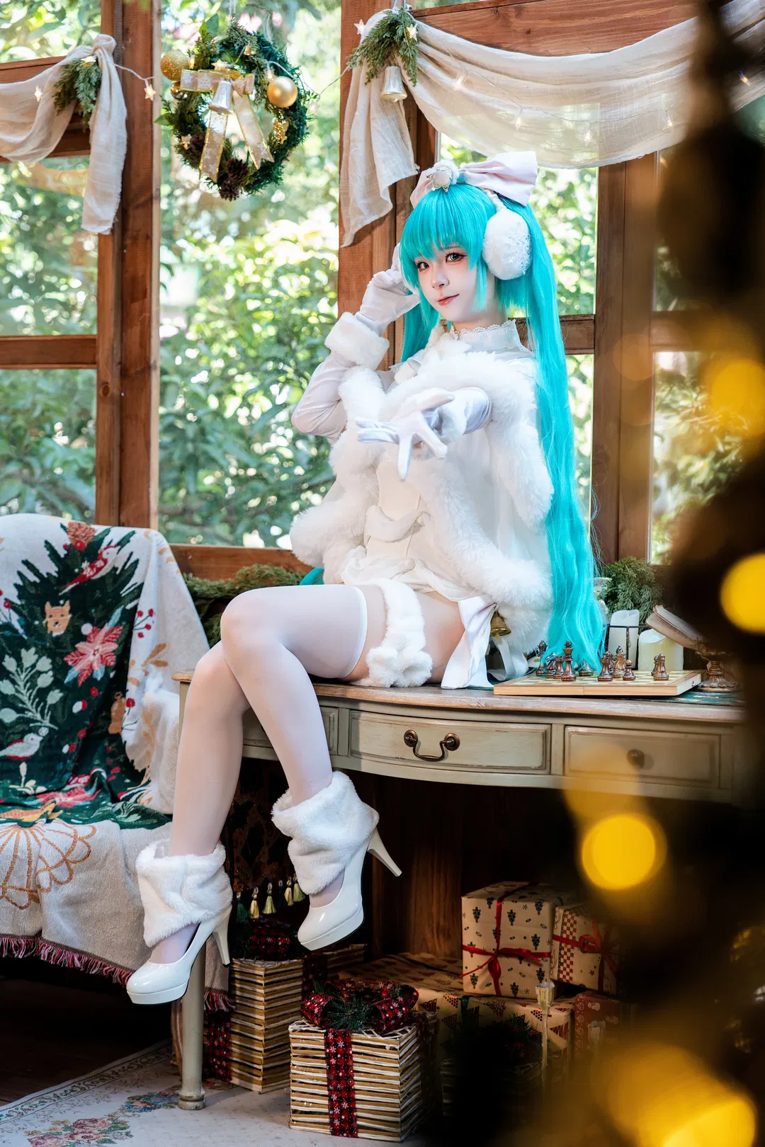 【初音未来cos】圣诞白毛绒穿搭与木屋氛围 - 第 9 张