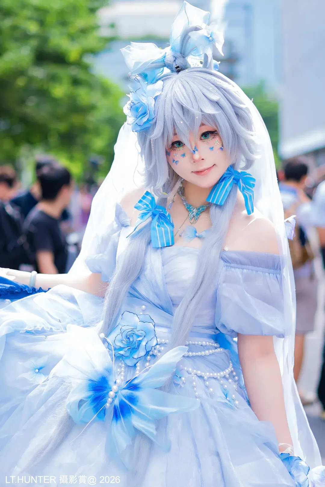 【洛天依cos】蓝白婚纱风闪耀萤火虫漫展 - 第 1 张