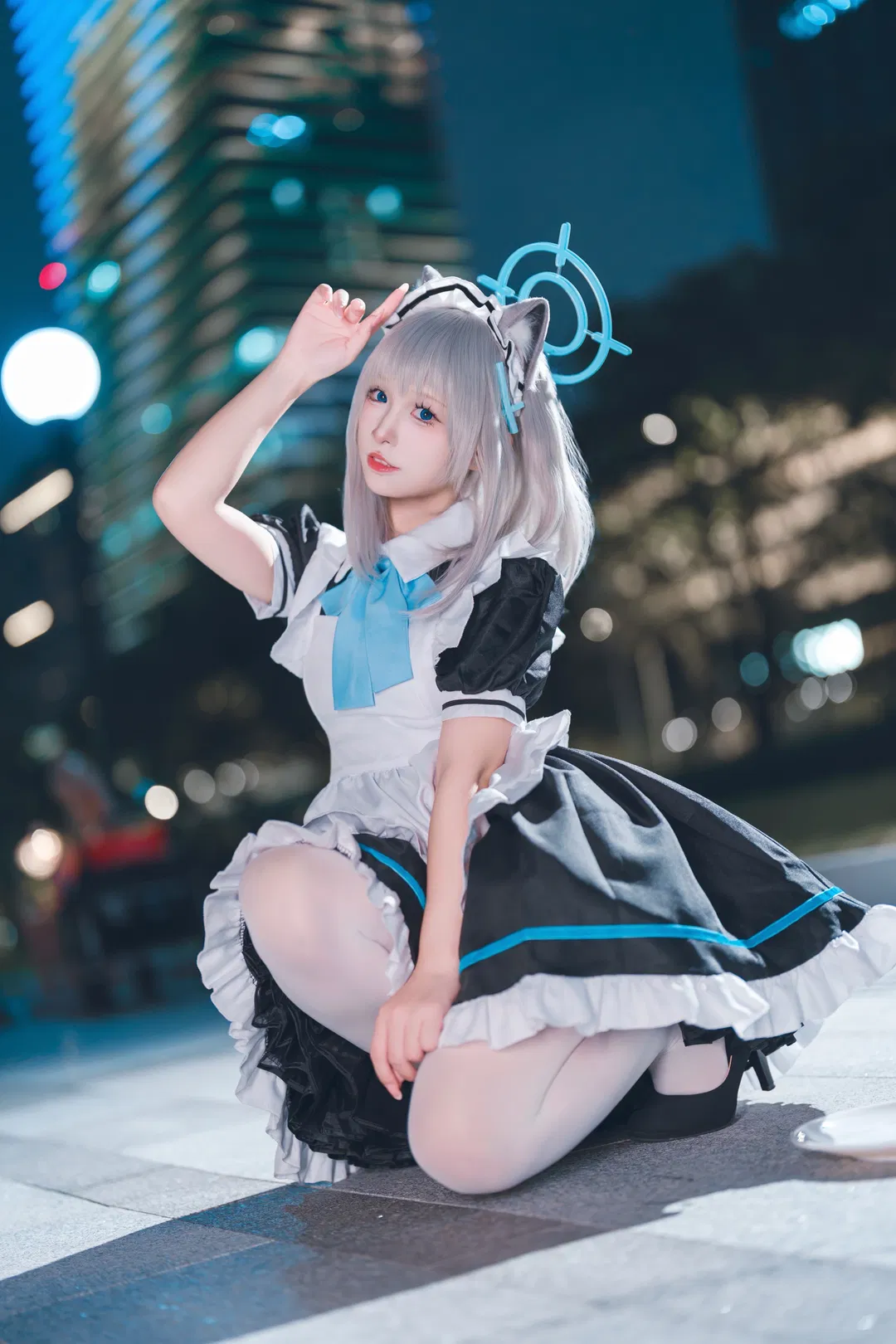 【砂狼白子cos】蔚蓝档案的夜色街头女仆装扮 - 第 1 张