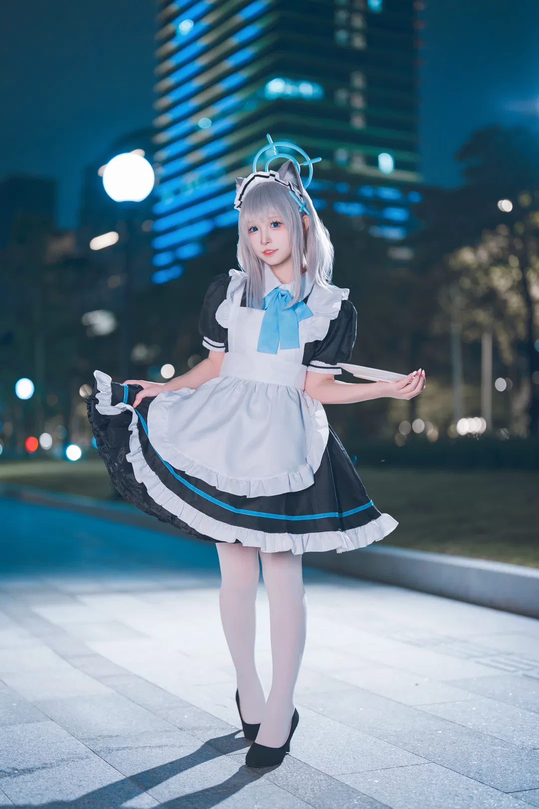 【砂狼白子cos】蔚蓝档案的夜色街头女仆装扮 - 第 3 张
