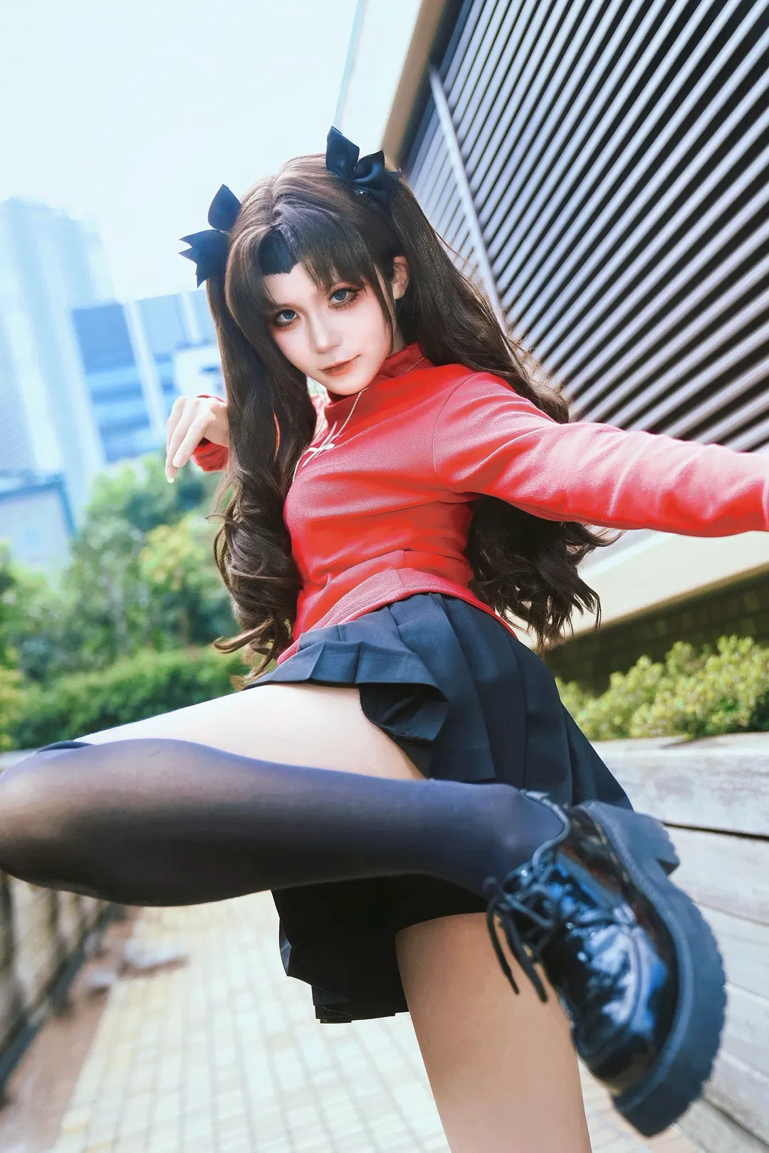 【远坂凛cos】Fate/stay night 红黑制服与黑丝的动态美感 - 第 1 张