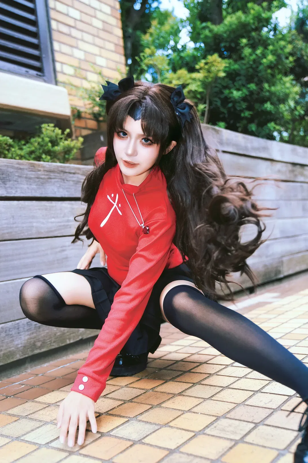 【远坂凛cos】Fate/stay night 红黑制服与黑丝的动态美感 - 第 2 张