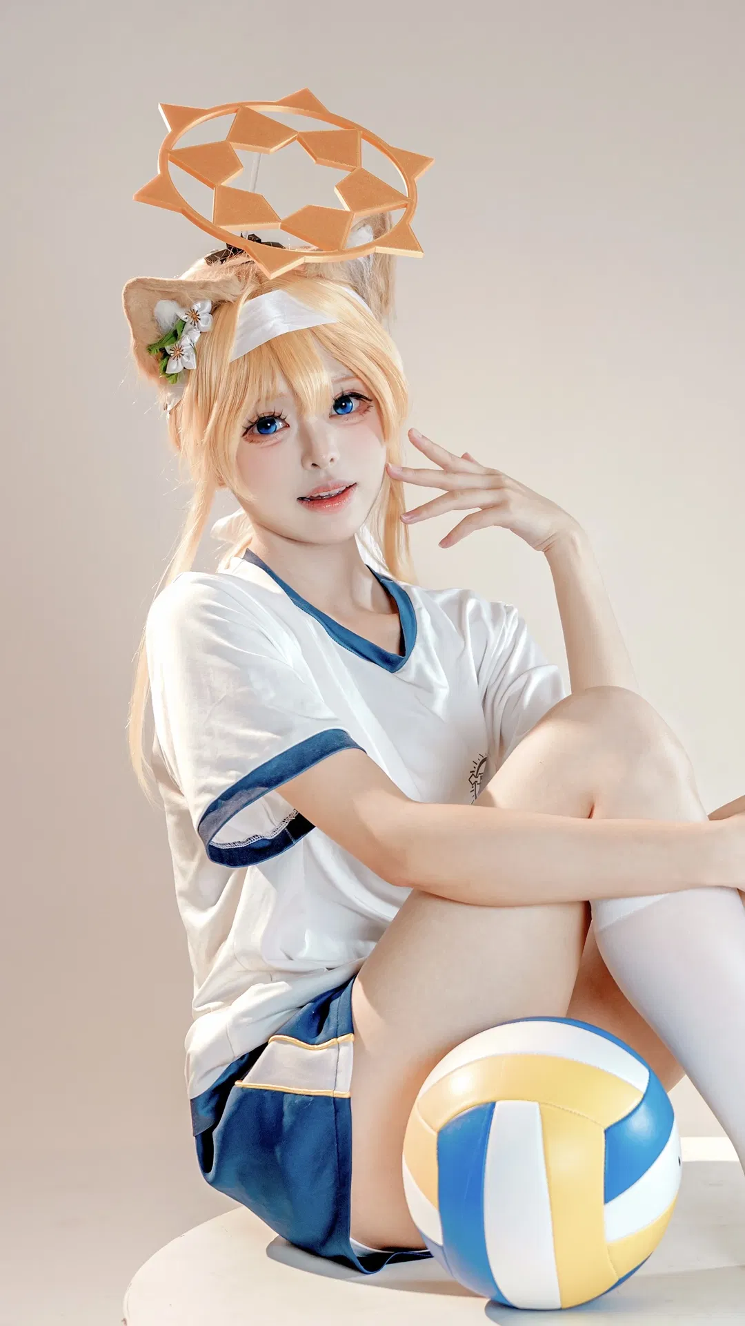 【伊落玛丽cos】蔚蓝档案运动风白丝少女 - 第 3 张