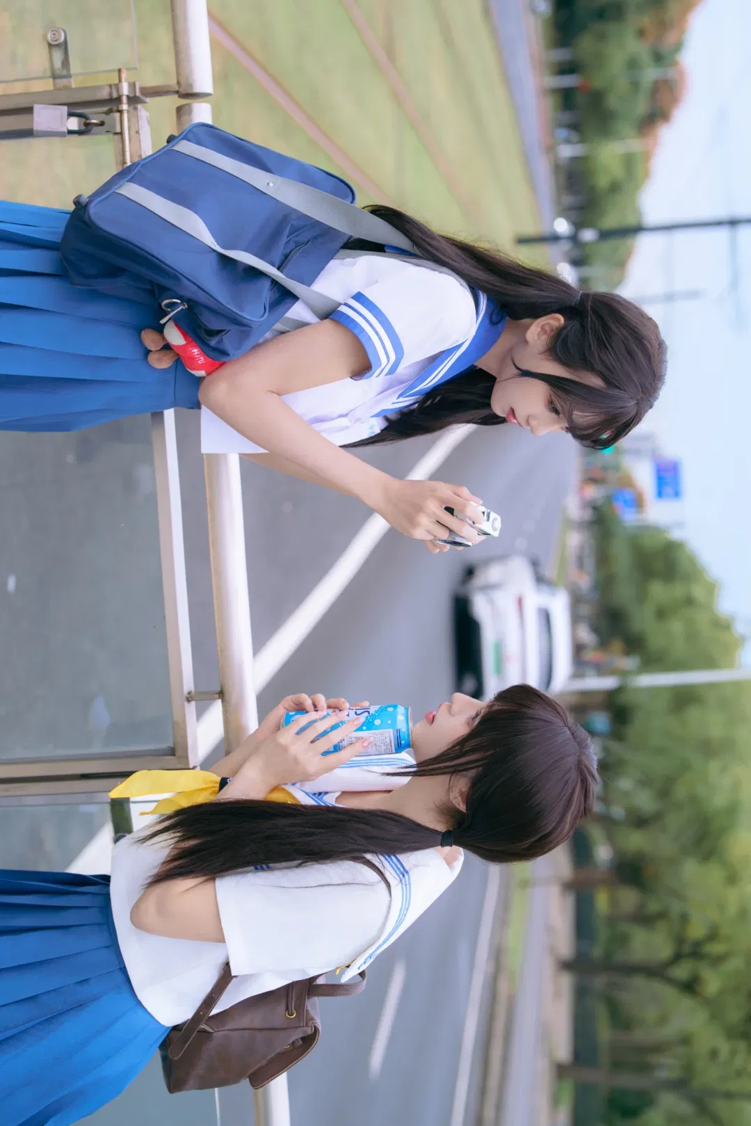 双人日系水手服写真 铁道旁的青春定格 - 第 2 张