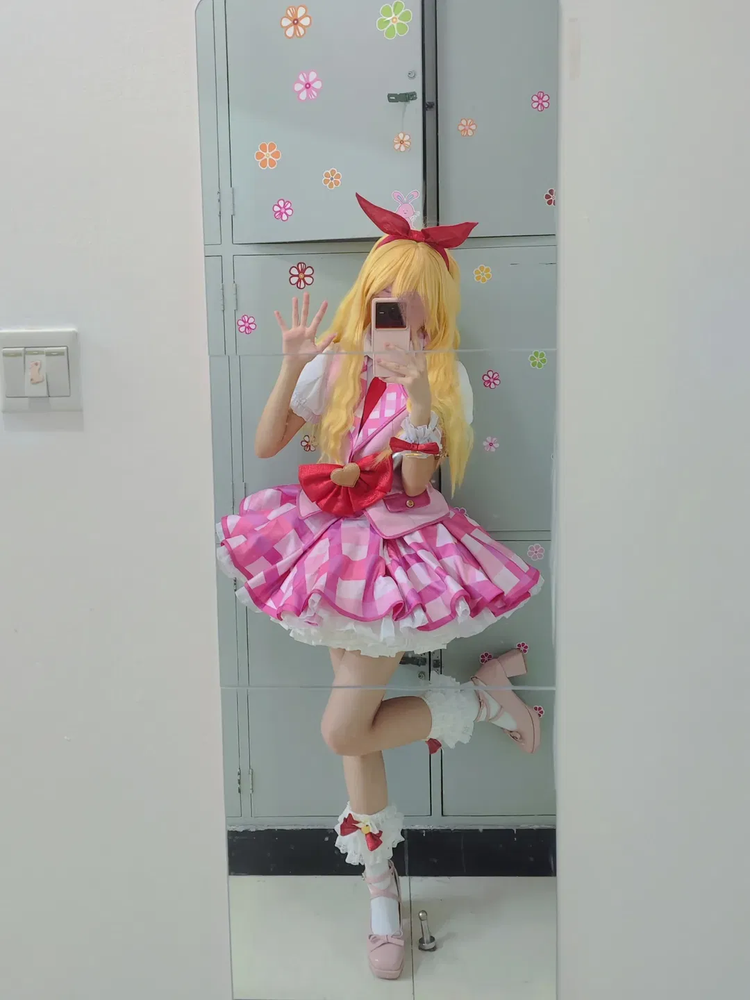 【星宮莓cos】偶像活動打歌服，麥克風替代飯勺的舞臺感 - 第 4 張