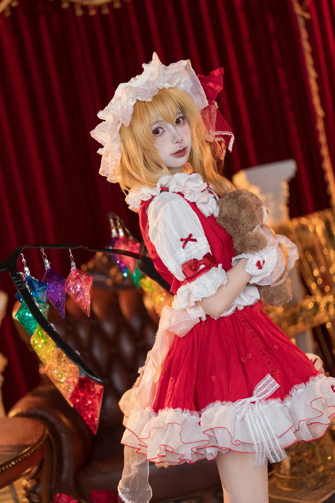 【芙兰朵露cos】东方红魔乡红白洋装与复古舞台 - 第 7 张