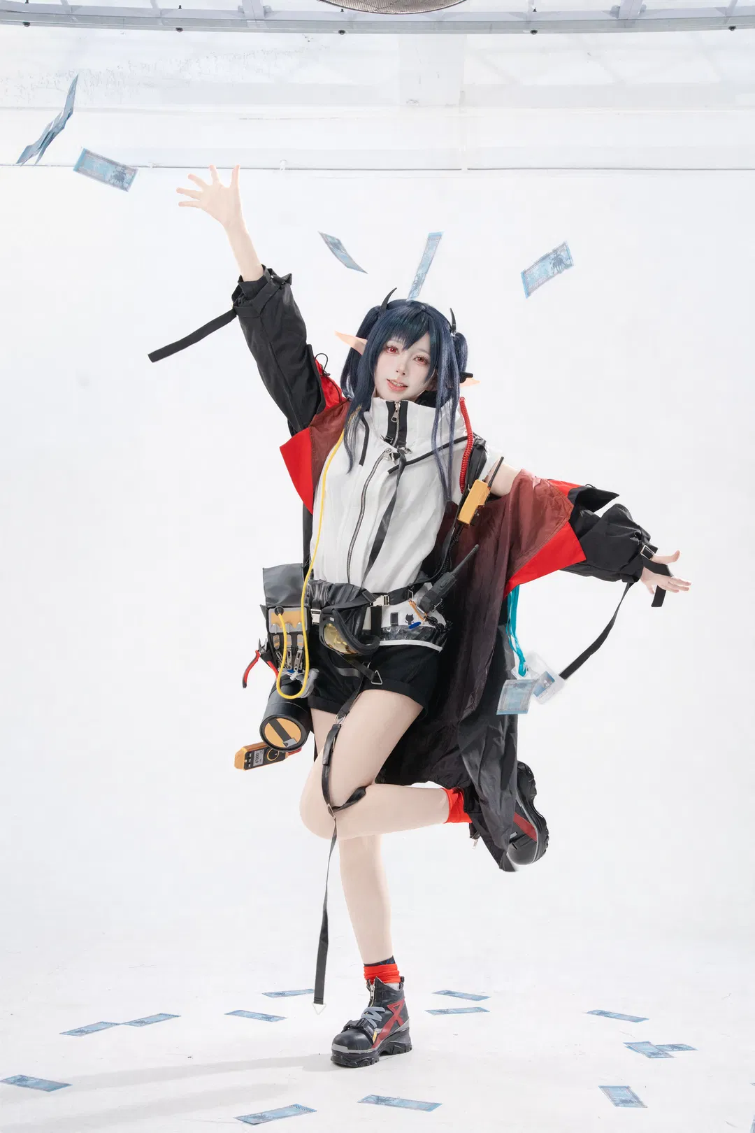 【可露希尔cos】明日方舟白棚动作参考练习 - 第 4 张