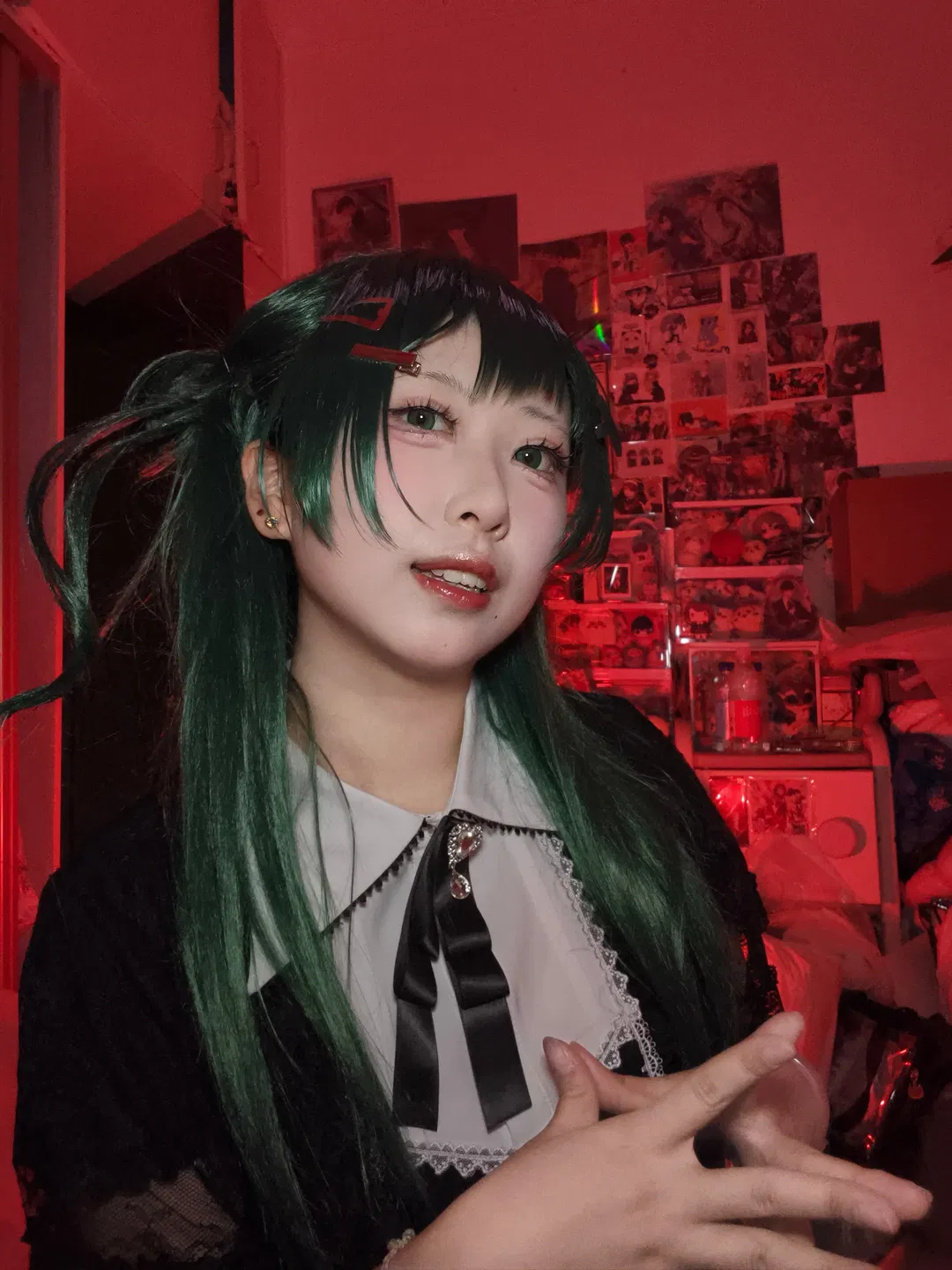 【薇欧拉cos】梦限大红光下的娇俏小猫 - 第 1 张
