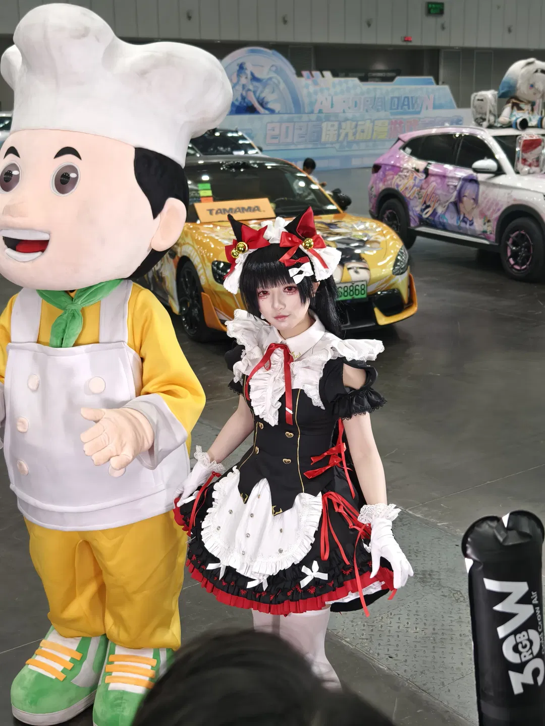 【千咲cos】鸣潮千咲漫展现场，这套黑白红洛丽塔真的很精致 - 第 1 张