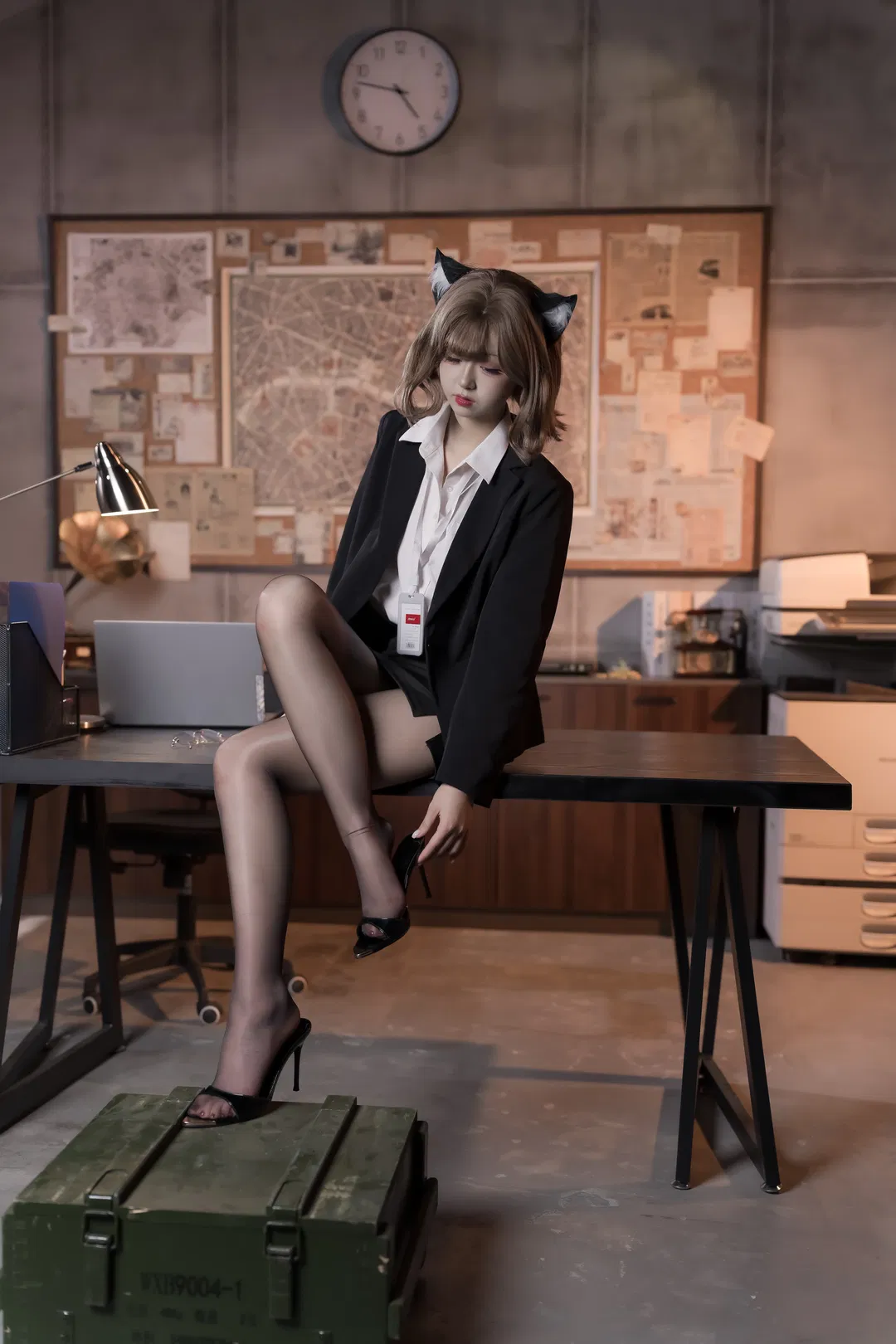 制服黑丝与办公室特工风，猫耳御姐的日常出片分享 - 第 11 张