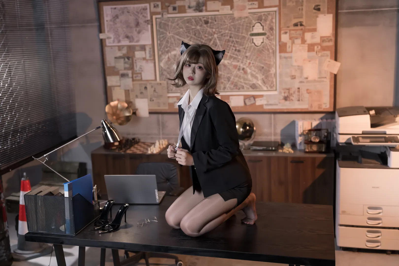 制服黑丝与办公室特工风，猫耳御姐的日常出片分享 - 第 14 张