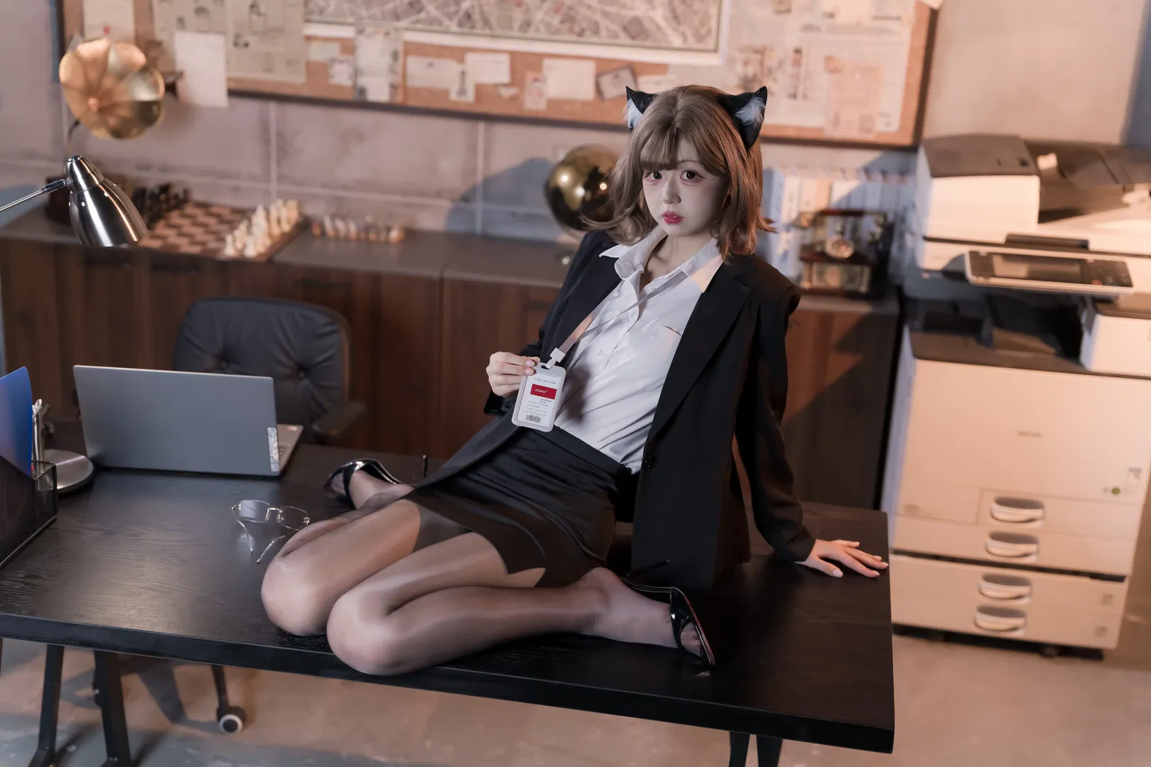 制服黑丝与办公室特工风，猫耳御姐的日常出片分享 - 第 5 张