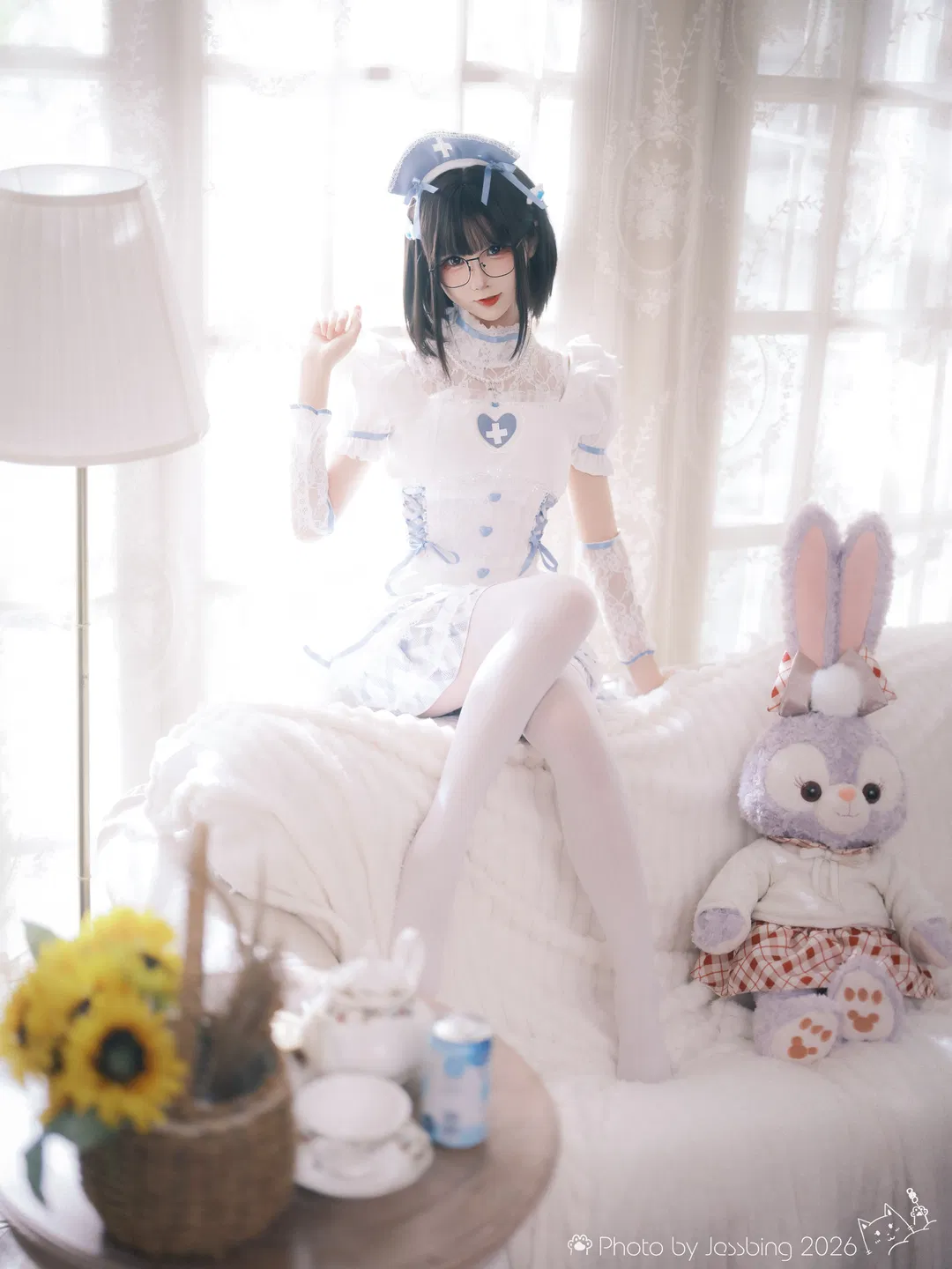 日系小护士写真，复古场景里的白丝制服体验 - 第 4 张