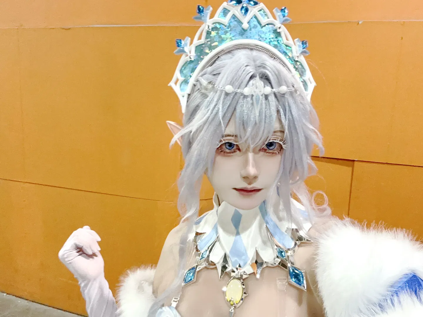 【冰之女皇cos】原神冰之女皇现身CICF，会是全网第一个男生吗 - 第 1 张