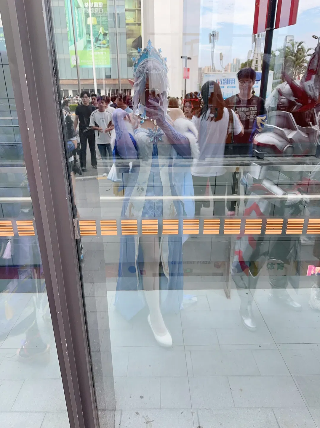 【冰之女皇cos】原神冰之女皇现身CICF，会是全网第一个男生吗 - 第 4 张