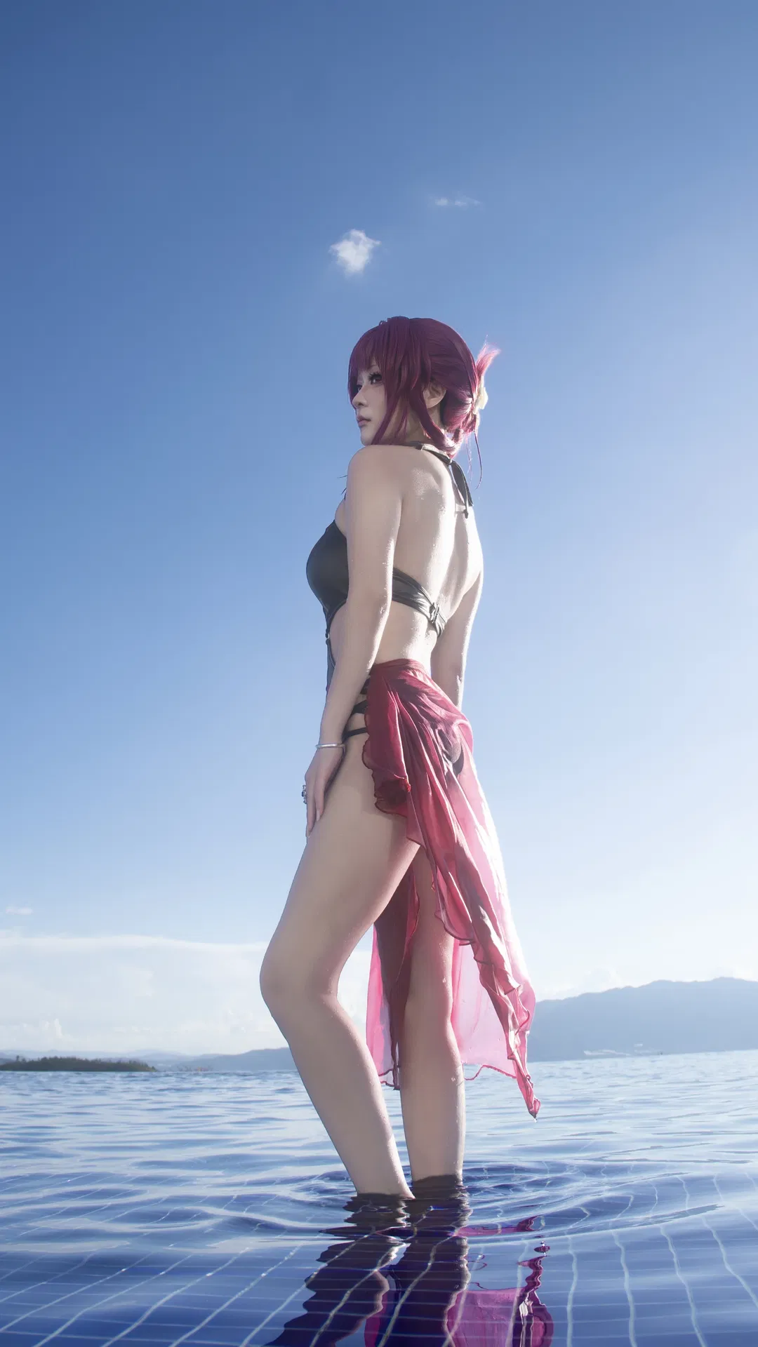 【卡芙卡cos】温柔与力量，崩坏星穹铁道泳池写真 - 第 1 张