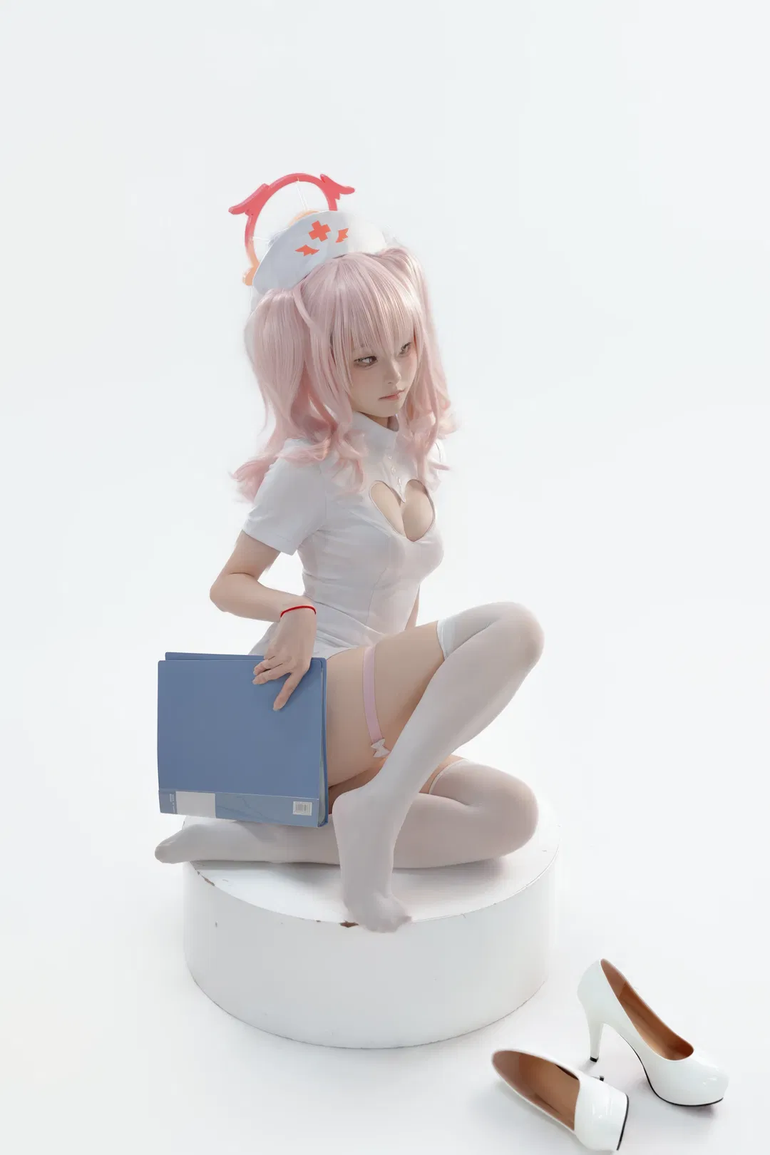 【下江小春cos】蔚蓝档案查房时间！这套护士服细节拉满 - 第 1 张