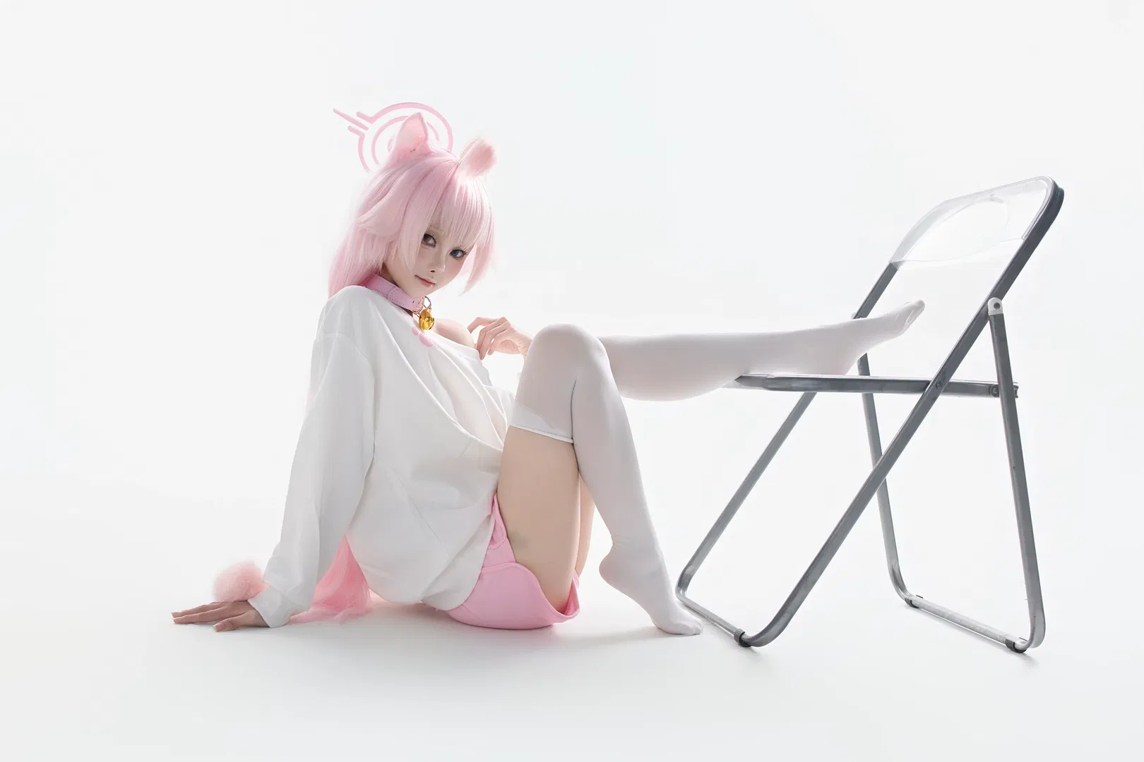 【小鸟游星野cos】蔚蓝档案猫娘白丝翘脚坐 - 第 3 张