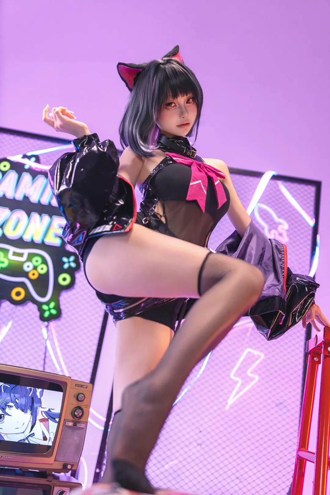 【杏山和纱cos】蔚蓝档案里的赛博电竞黑猫 - 第 2 张