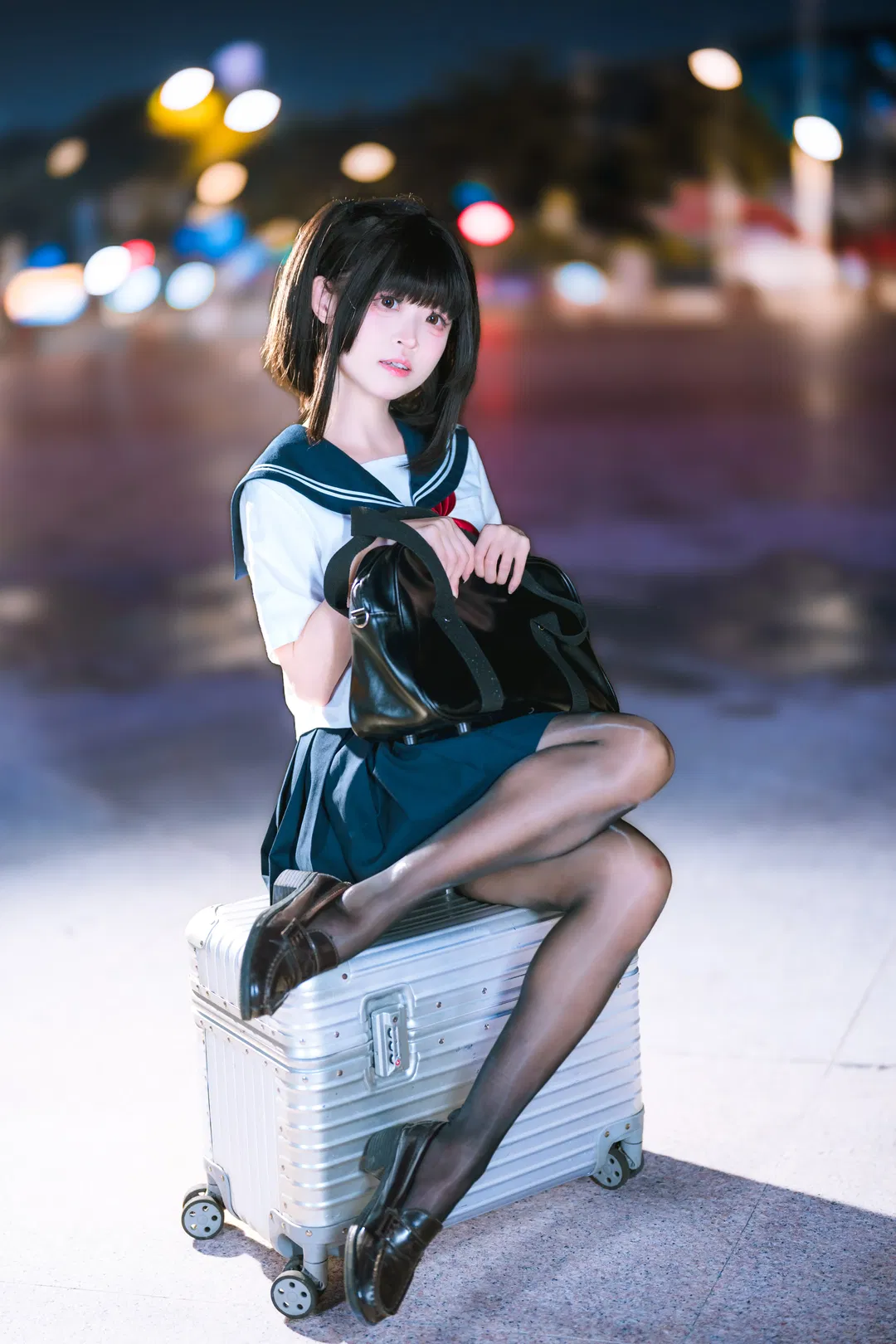 夜色里的水手服JK，行李箱上的夜景随拍 - 第 1 张