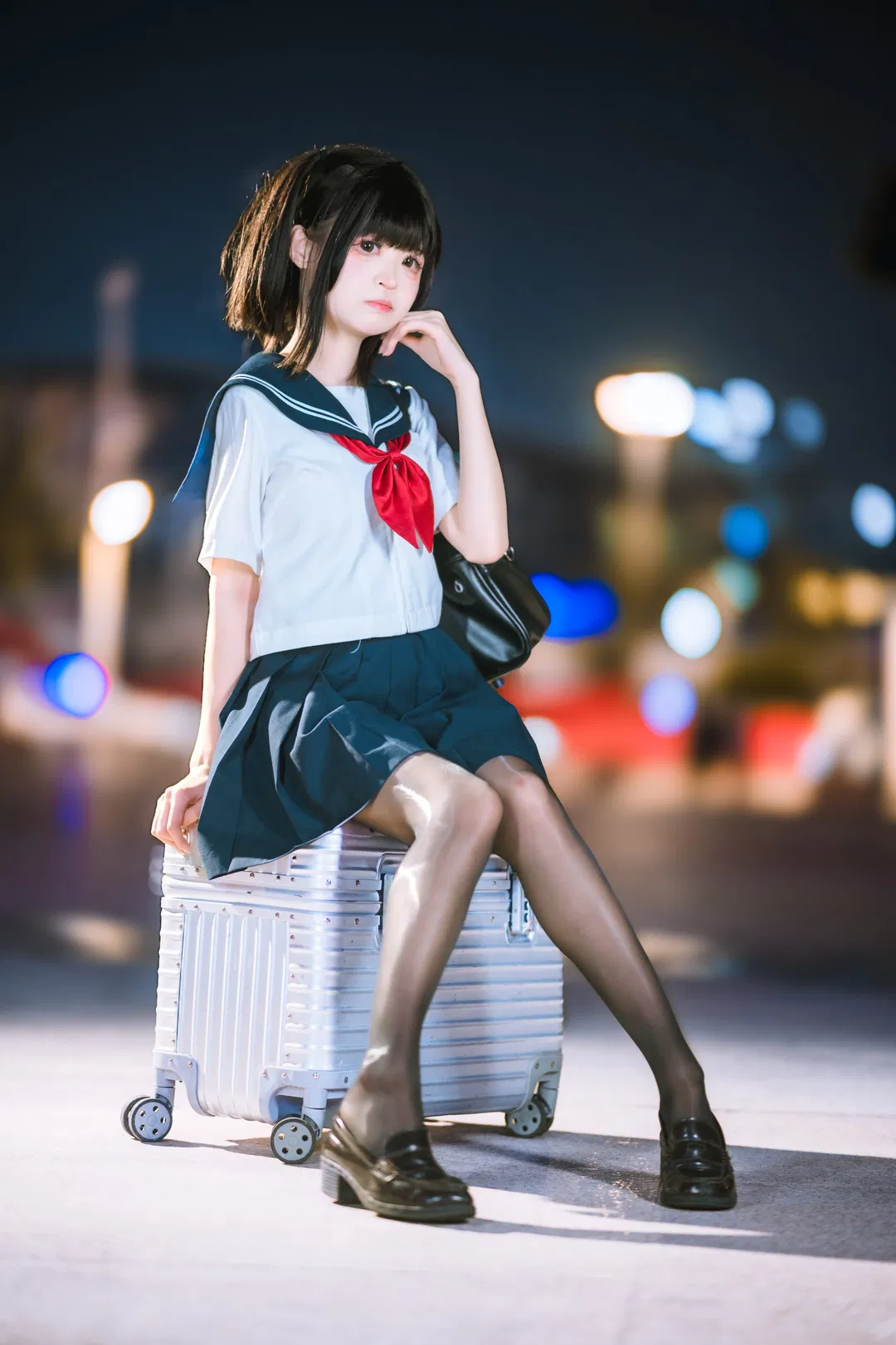 夜色里的水手服JK，行李箱上的夜景随拍 - 第 3 张