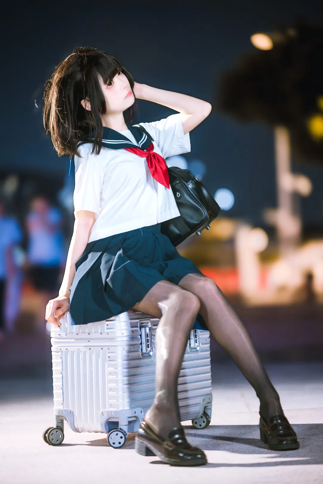 夜色里的水手服JK，行李箱上的夜景随拍 - 第 4 张