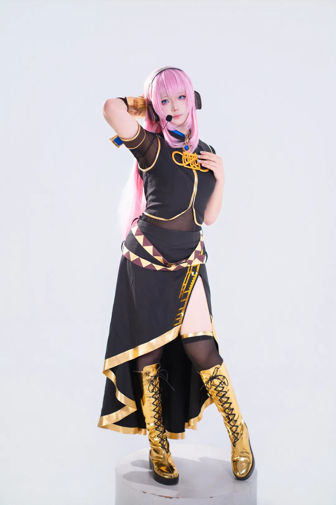 【巡音流歌cos】黑金打歌服，白棚超速出图 - 第 1 张