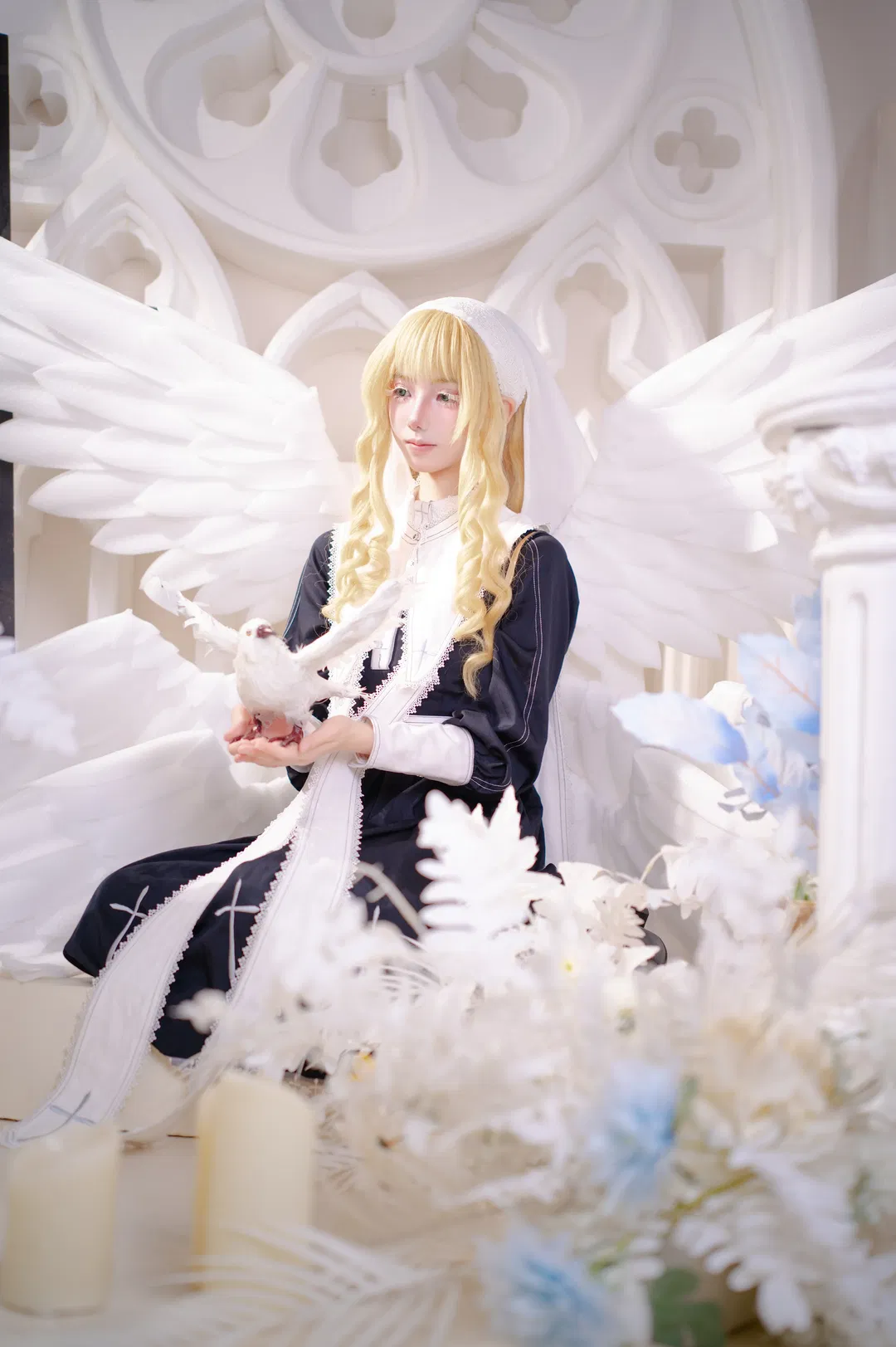 【菲比cos】我在惊悚游戏封神 圣光下的白鸽与祈祷 - 第 2 张