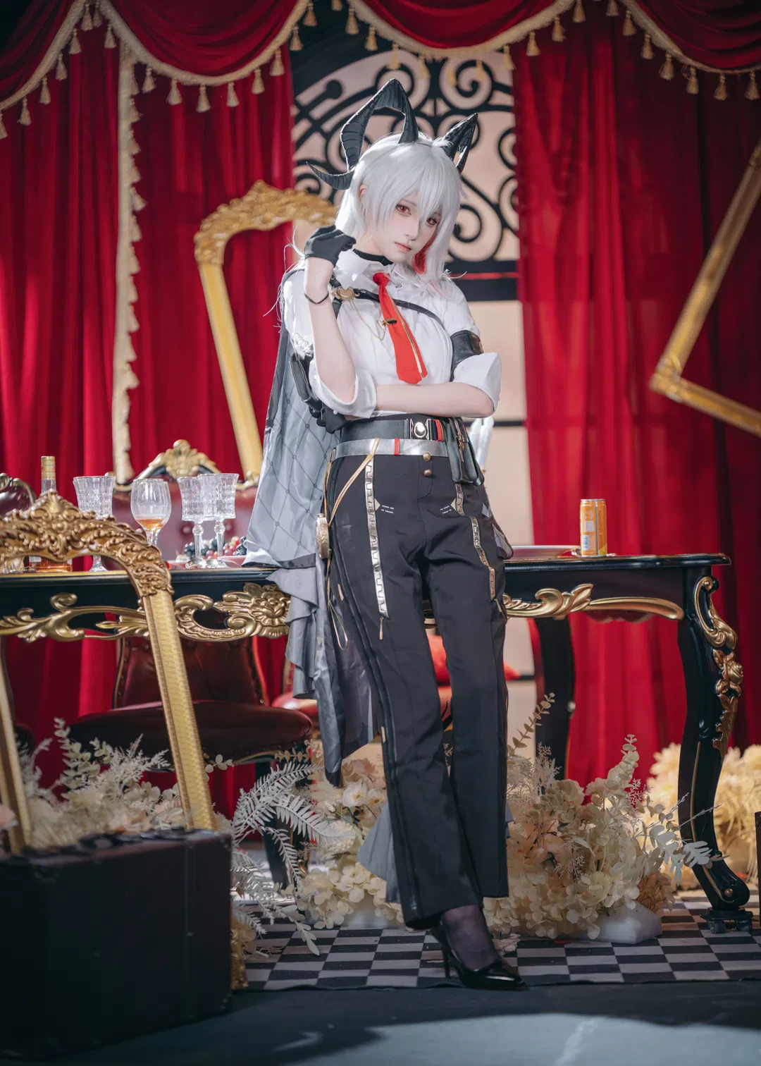 【赞妮cos】鸣潮加班御姐的棚拍空间感挑战 - 第 3 张