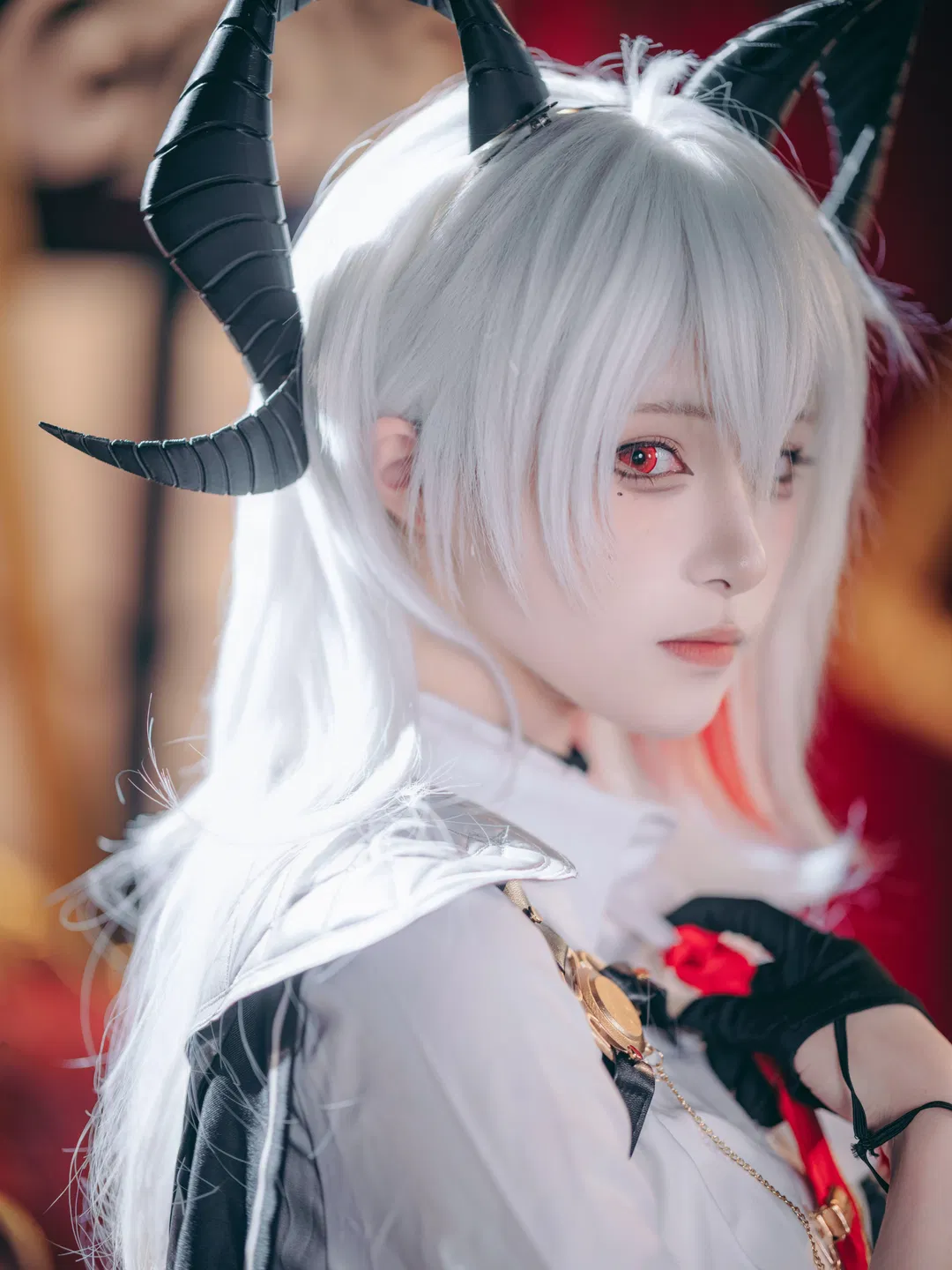 【赞妮cos】鸣潮加班御姐的棚拍空间感挑战 - 第 4 张