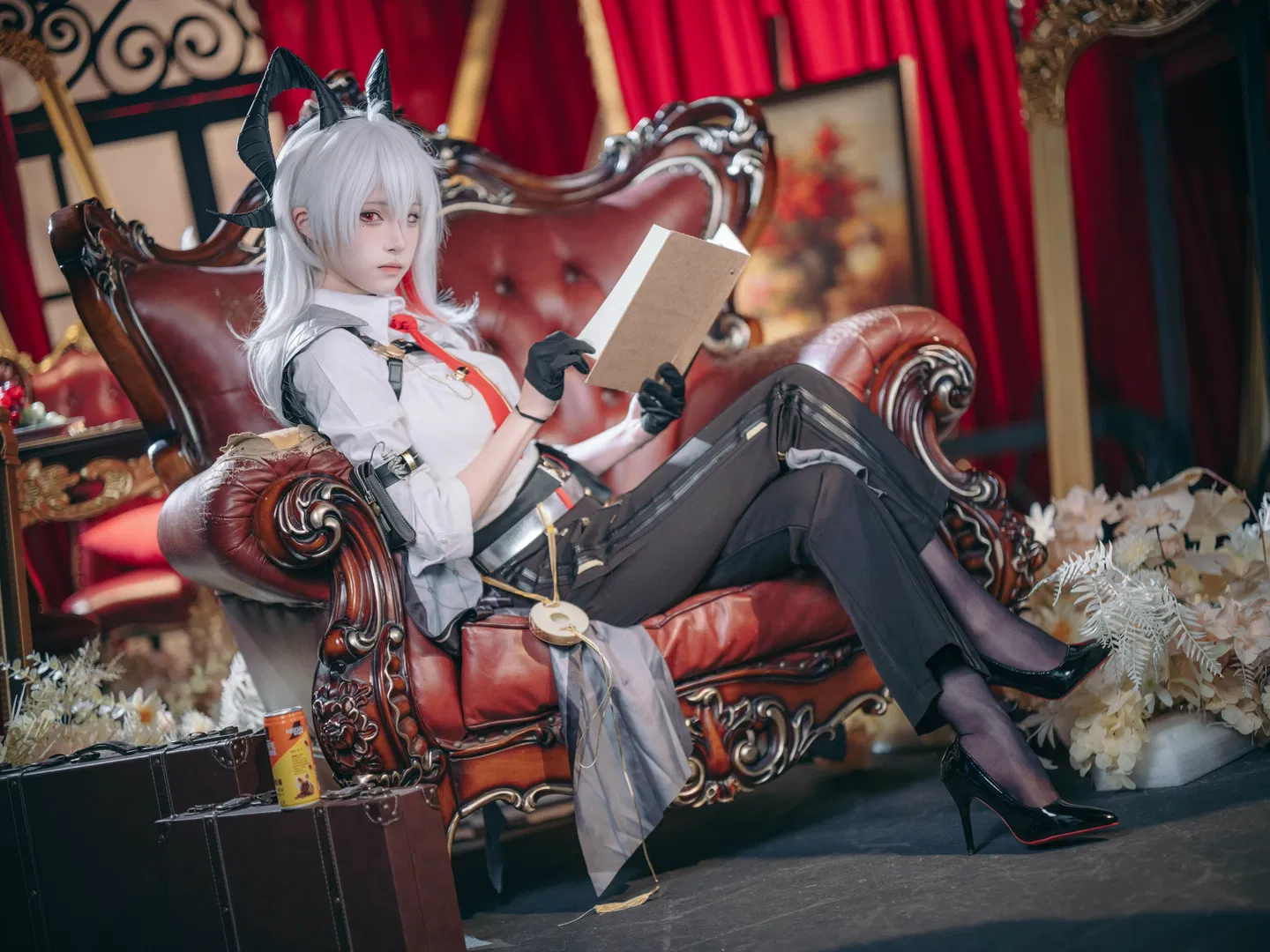 【赞妮cos】鸣潮加班御姐的棚拍空间感挑战 - 第 5 张