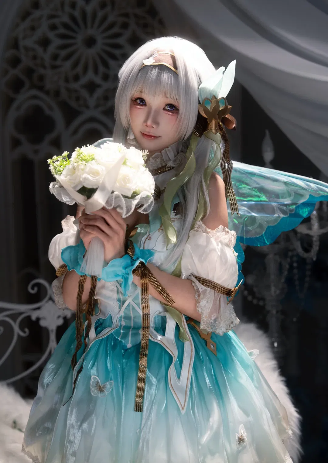 【流萤cos】蓝绿渐变精灵裙搭配半透蝴蝶翅膀，梦幻氛围感拉满 - 第 3 张