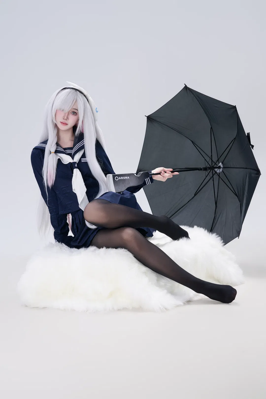 【普拉娜cos】蔚蓝档案的静谧时刻，撑着黑伞的水手服少女 - 第 1 张