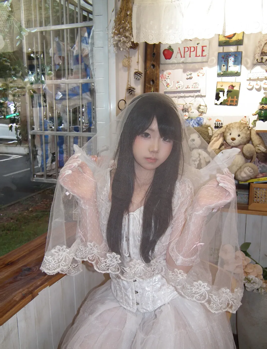 天使主题白色婚纱写真，静谧温柔的室内氛围感 - 第 1 张