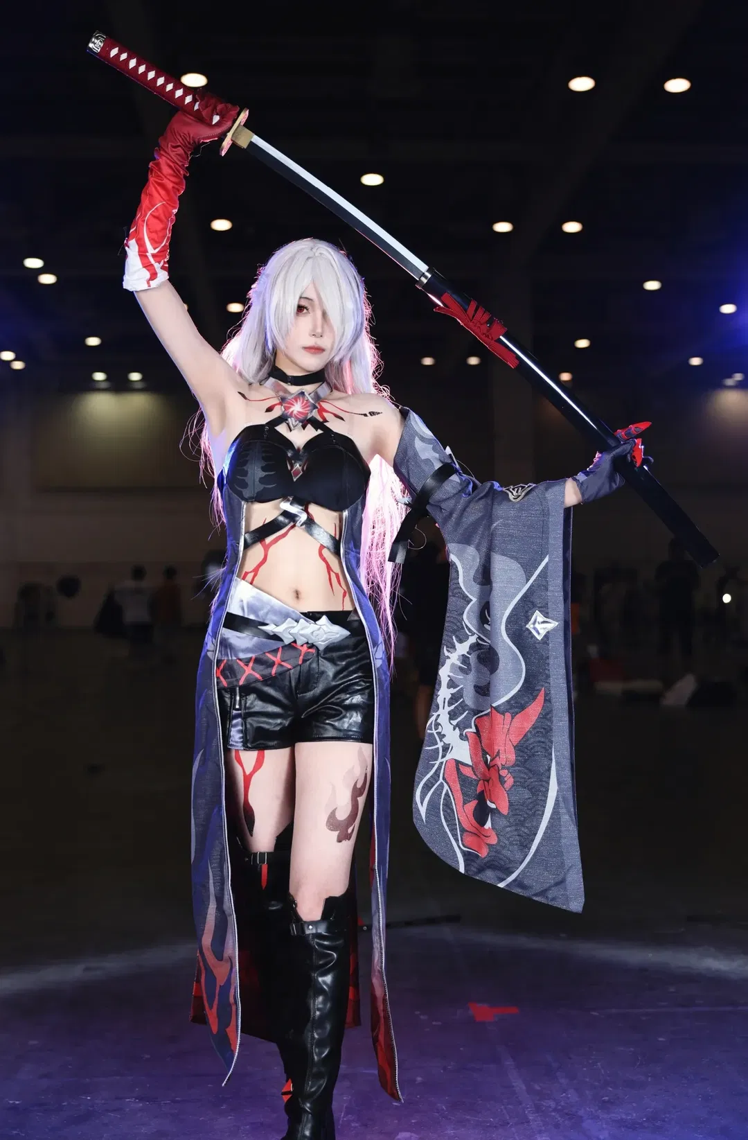 【黄泉cos】崩坏星穹铁道漫展场照，拔刀瞬间的压迫感拉满 - 第 2 张