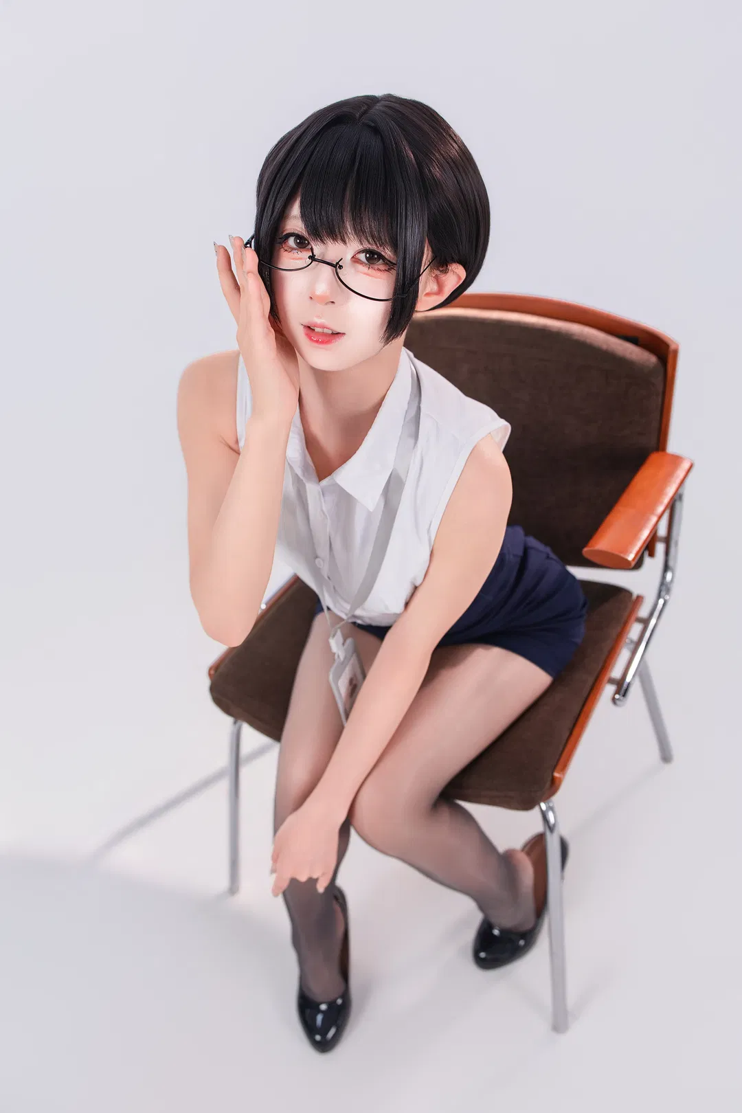 偷懒秘书的职场白领制服cosplay日常 - 第 1 张