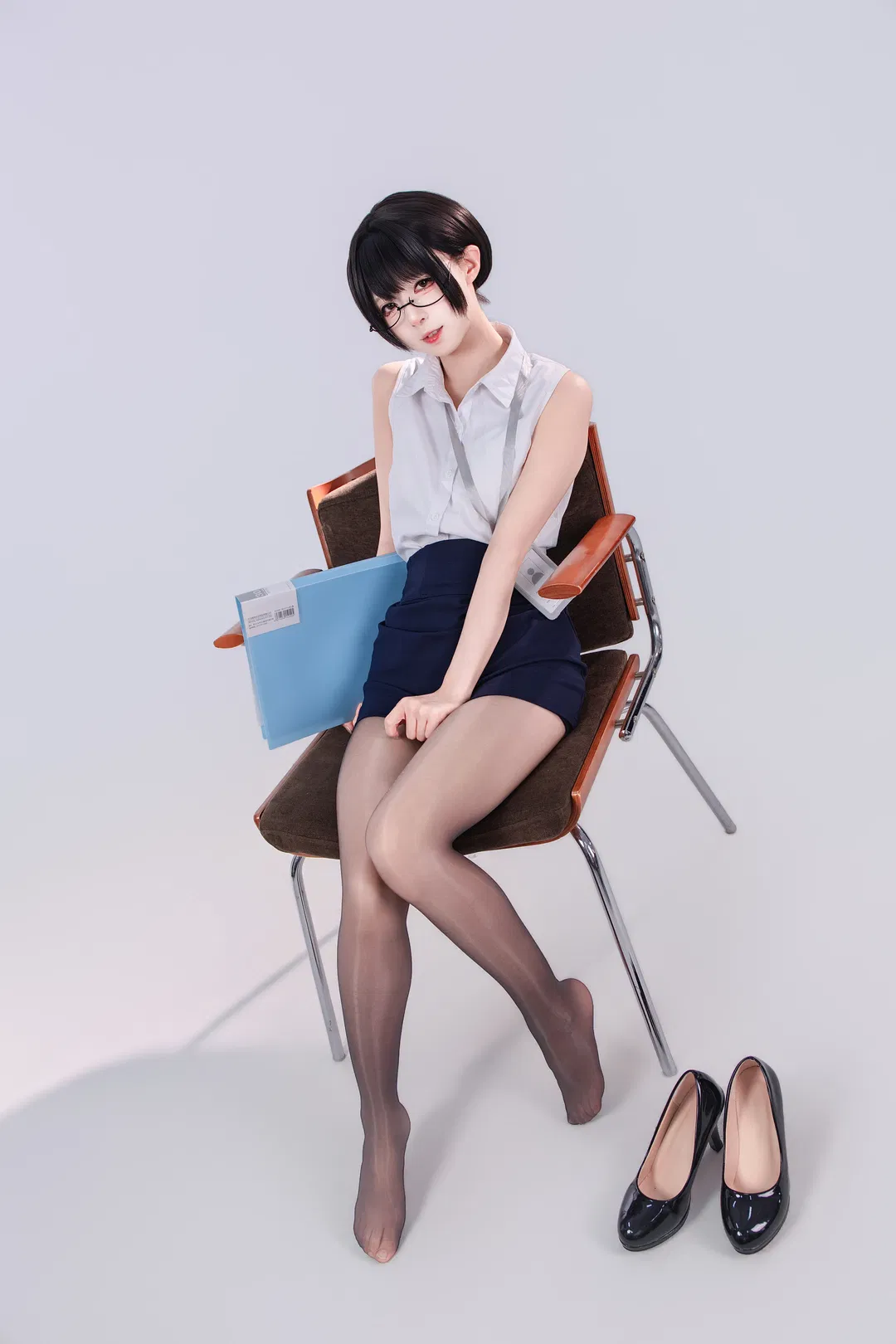 白棚调色下的职场小秘书制服cos - 第 2 张