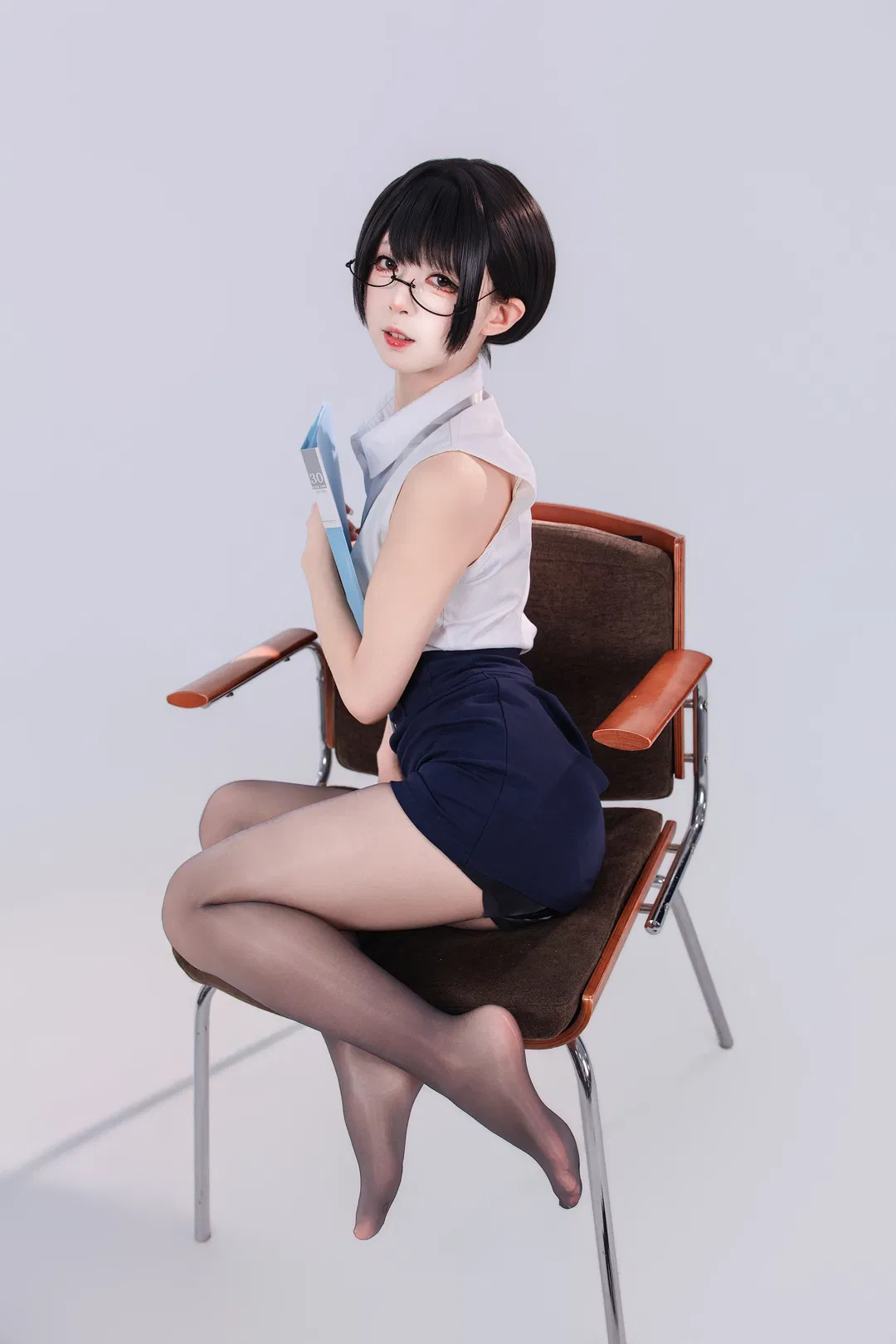 白棚调色下的职场小秘书制服cos - 第 4 张