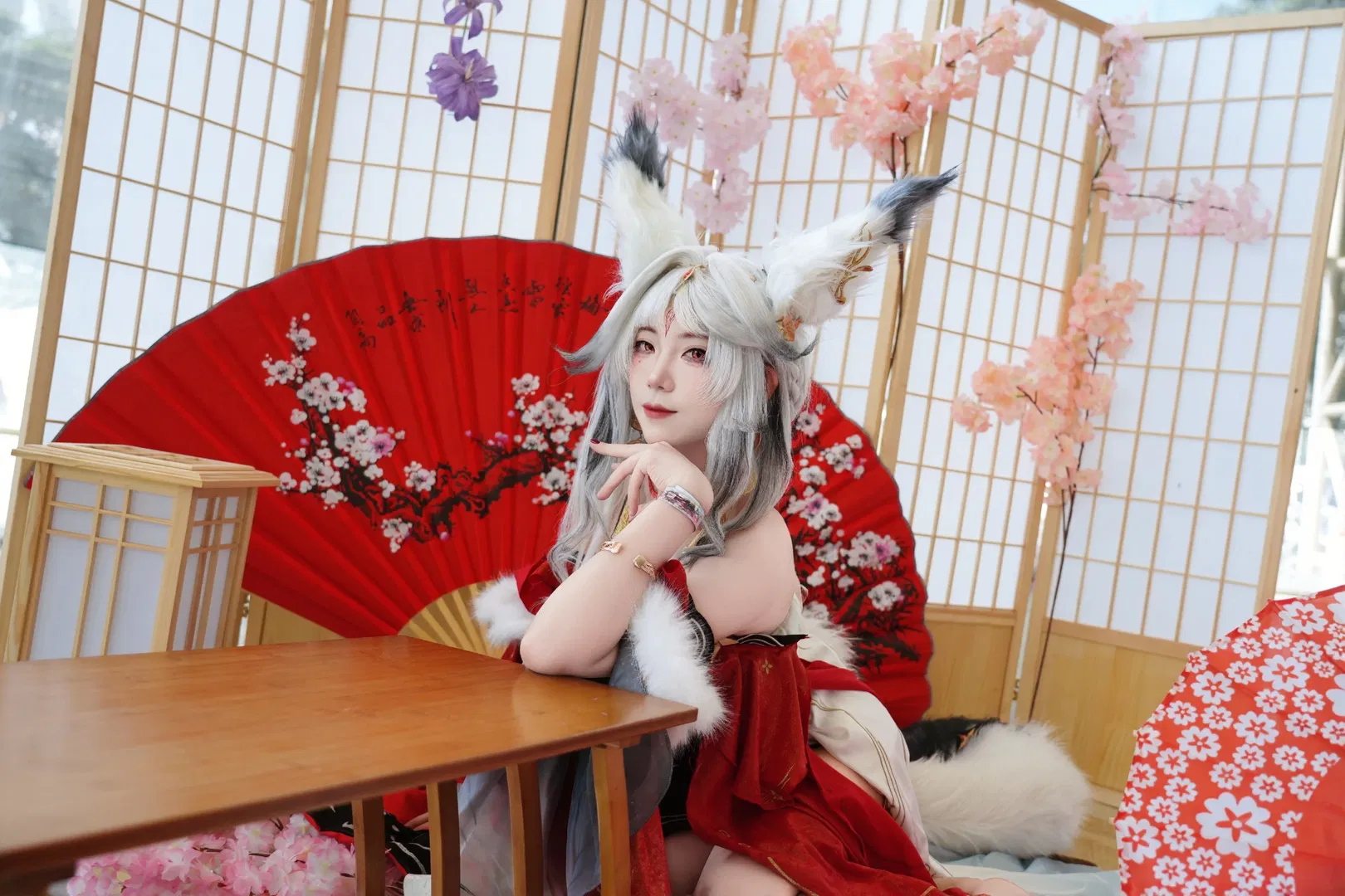 【心月狐cos】鸣潮心月狐的红扇与狐尾 - 第 1 张