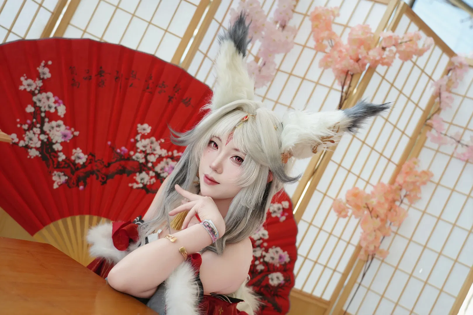 【心月狐cos】鸣潮心月狐的红扇与狐尾 - 第 2 张