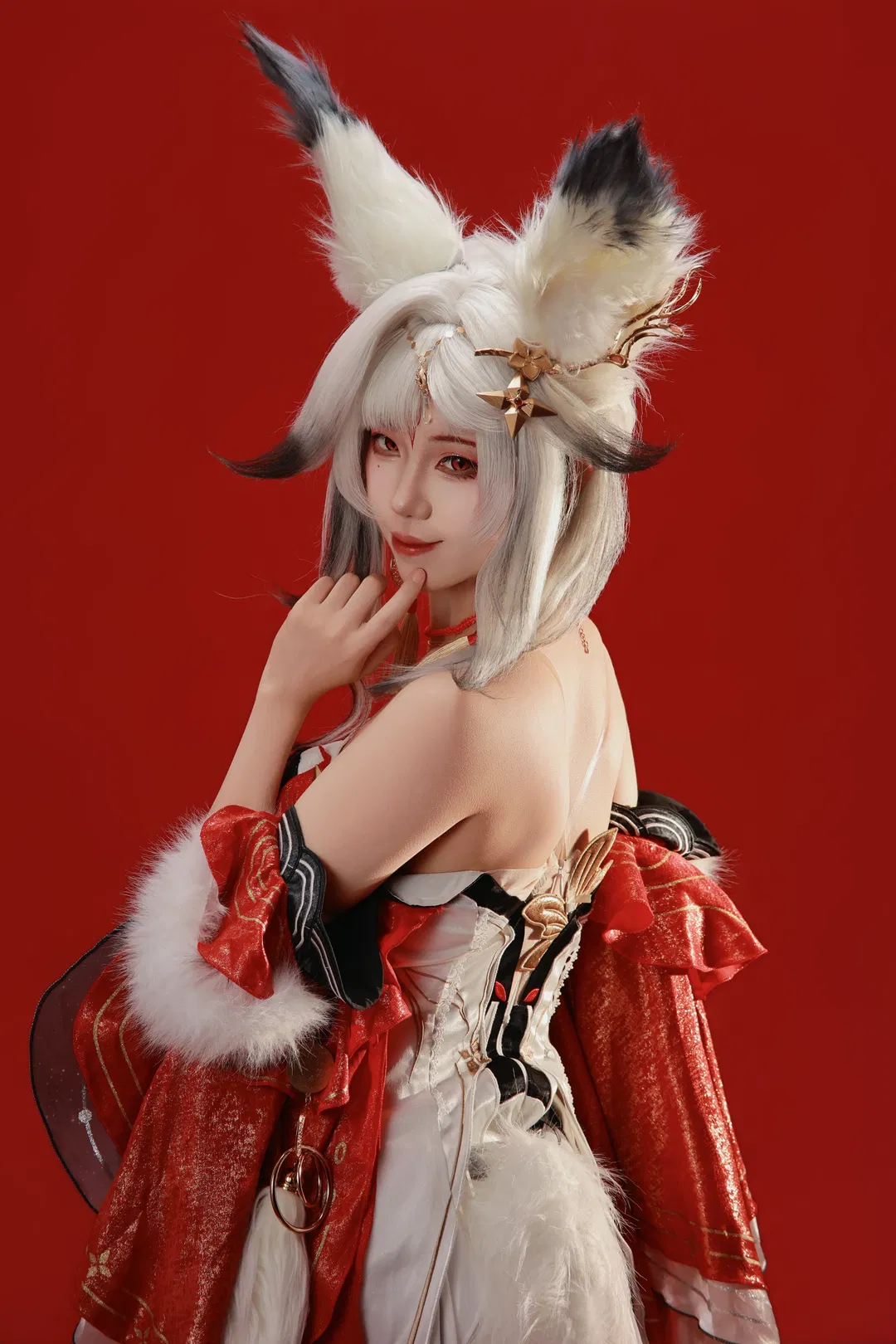 【心月狐cos】鸣潮心月狐的银发红瞳棚拍记录 - 第 1 张