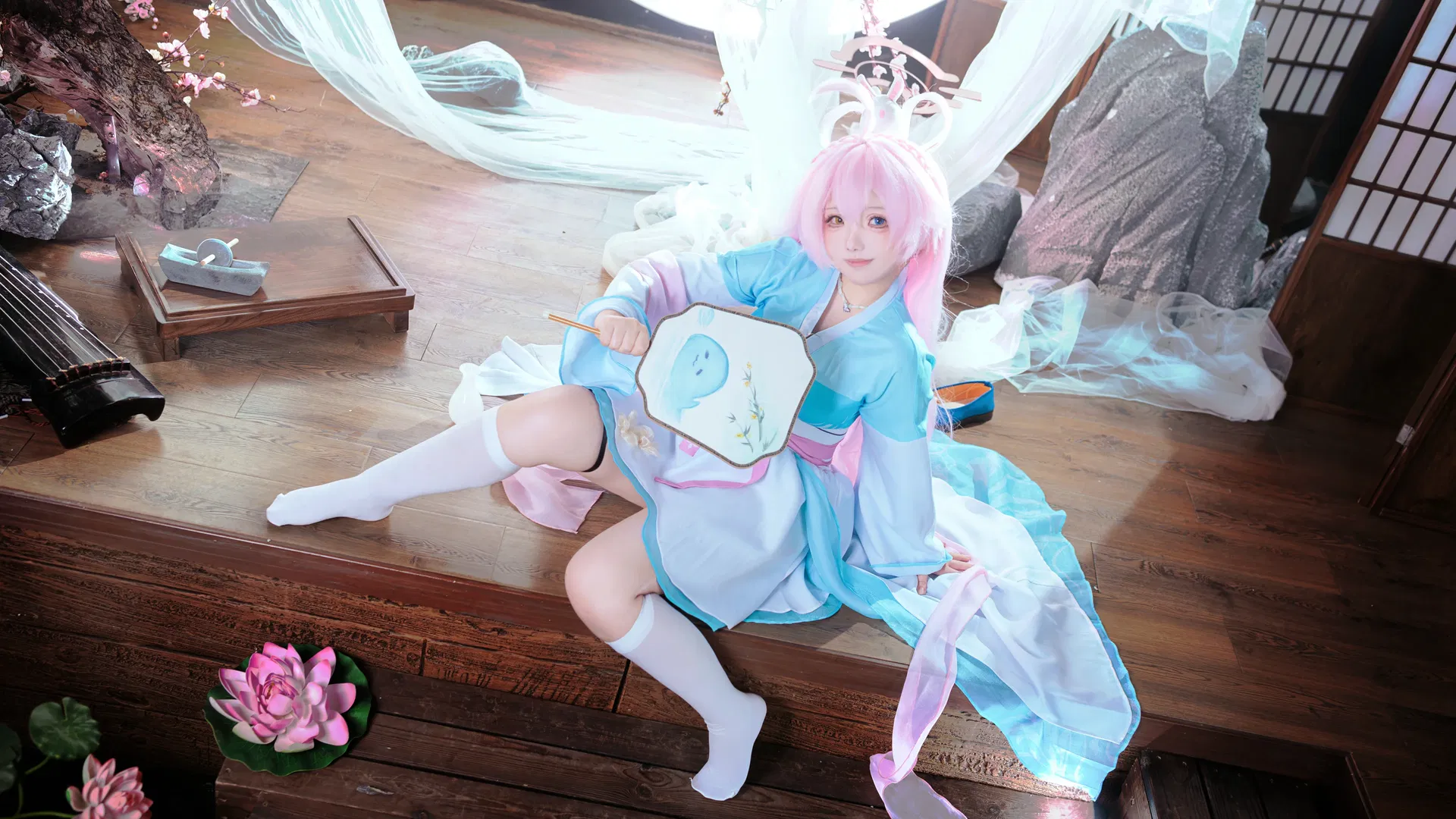 【小鸟游星野cos】中秋主题的粉色双马尾与浅蓝古风，搭配白丝太绝了 - 第 3 张