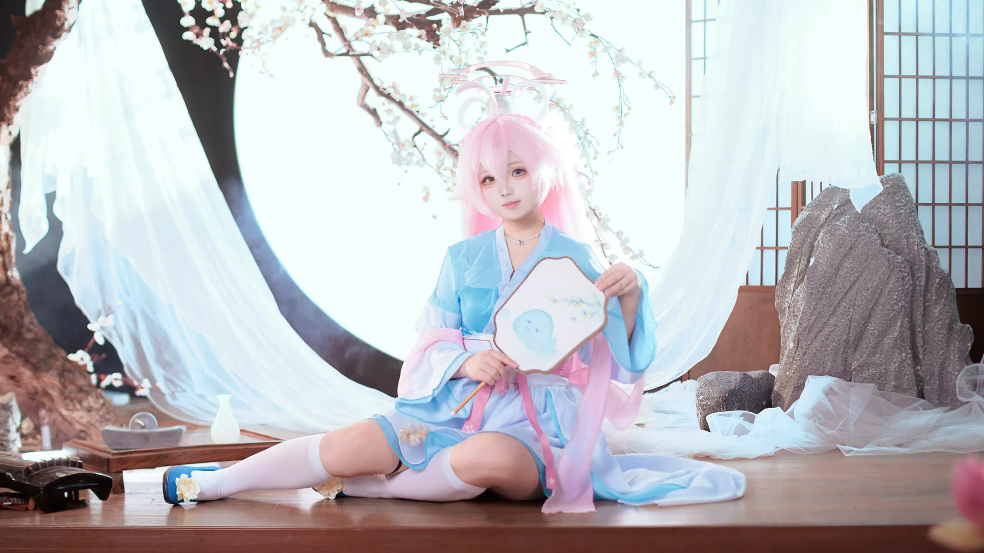 【小鸟游星野cos】中秋主题的粉色双马尾与浅蓝古风，搭配白丝太绝了 - 第 4 张