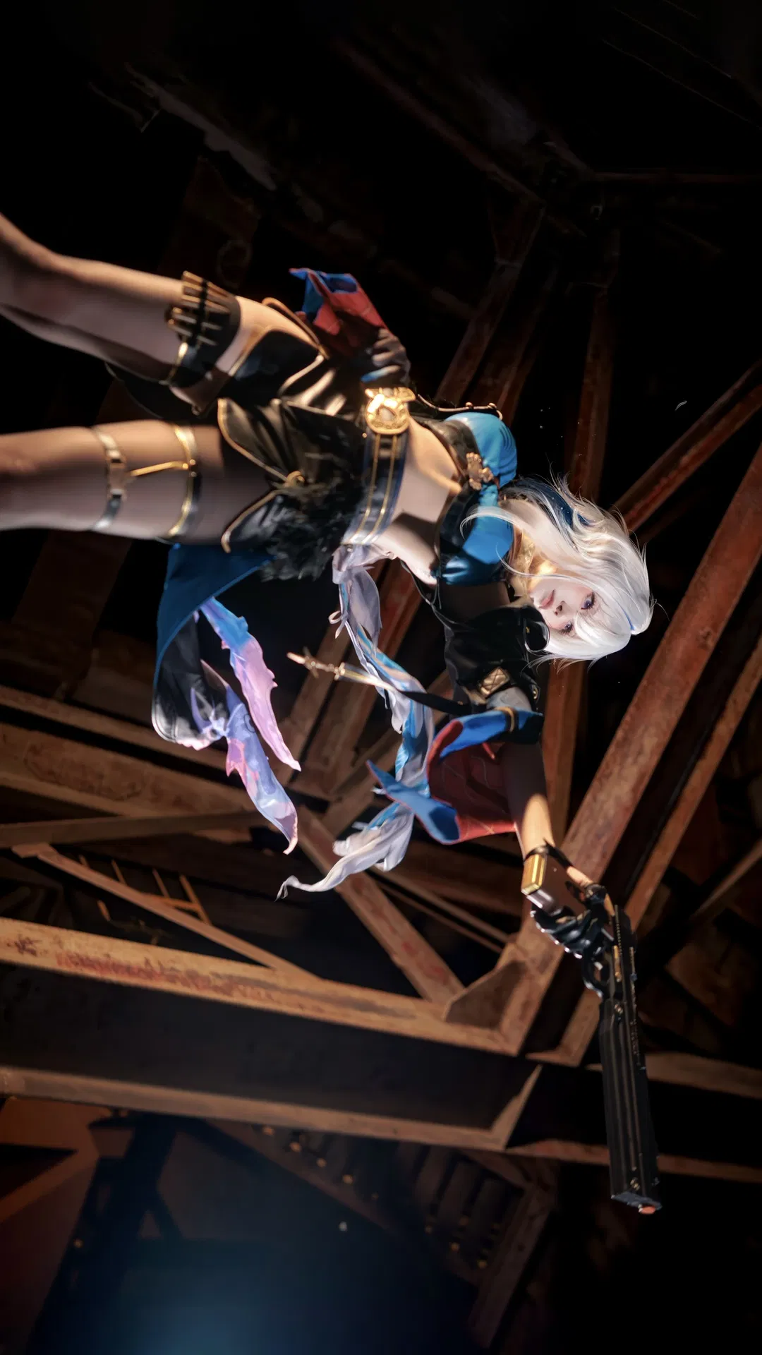 【嘉贝莉娜cos】铁轨上的双枪废土风，黑丝皮衣的冷酷狙击 - 第 2 张