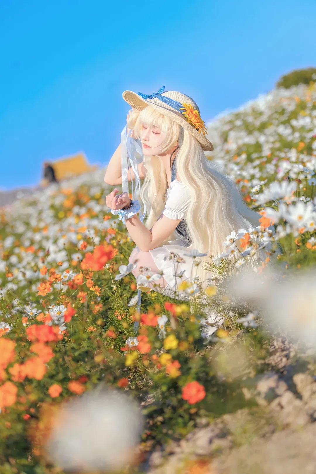 【菲比cos】鳴潮田園風少女，夕陽下的微風與花海 - 第 2 張