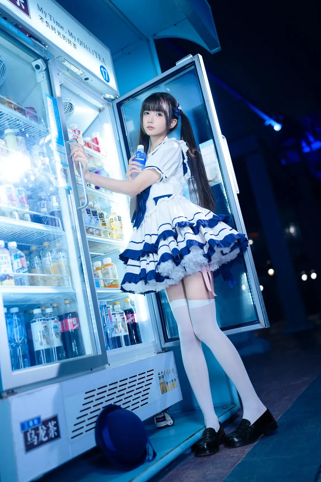 深夜販賣機前的水手服雙馬尾 - 第 1 張