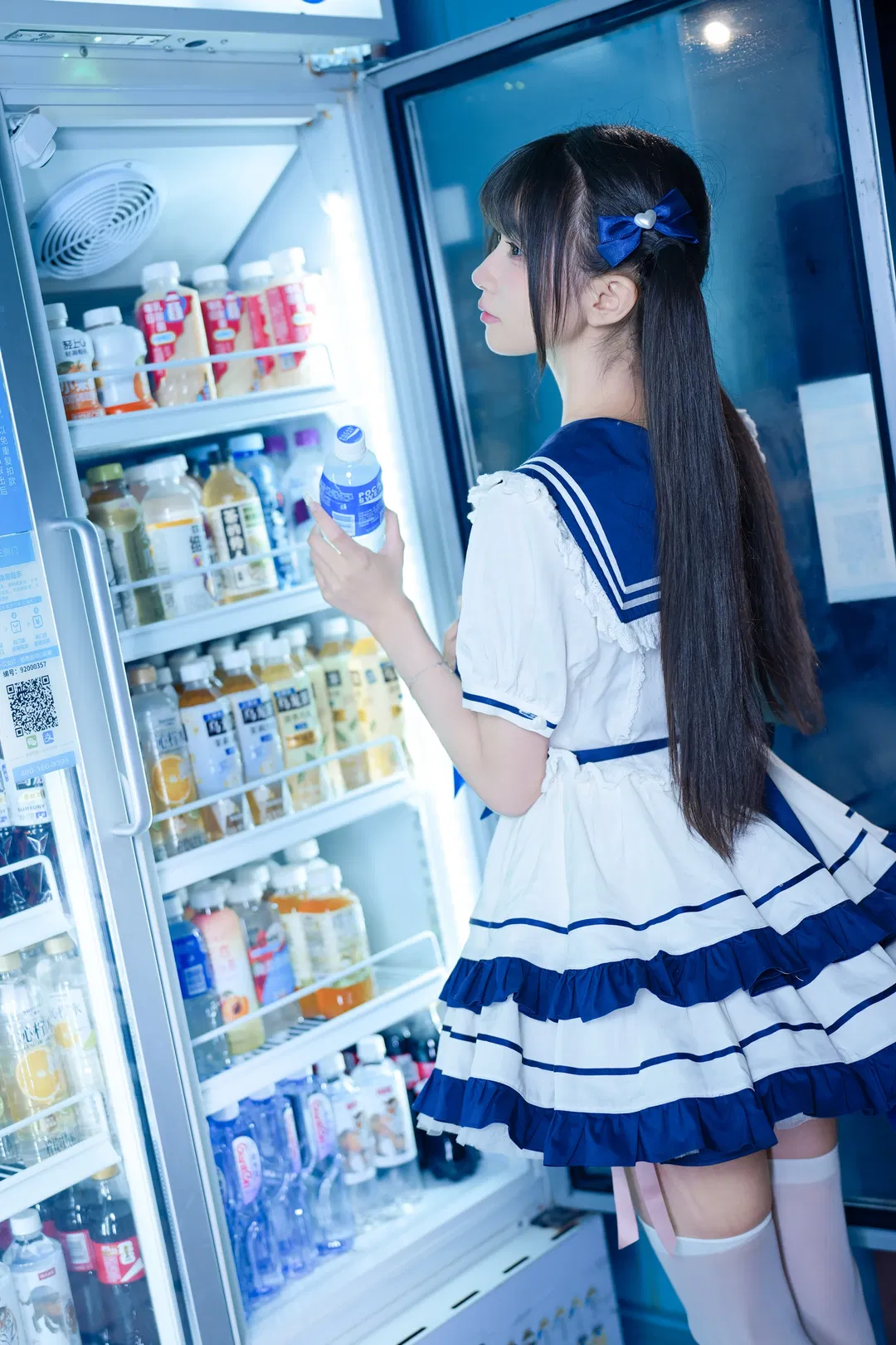 深夜販賣機前的水手服雙馬尾 - 第 4 張