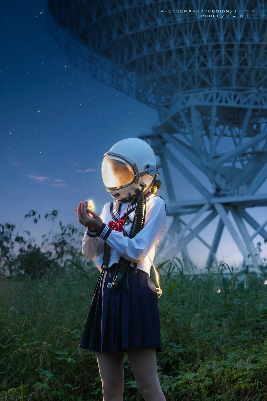 JK制服混搭宇航員頭盔，在射電望遠鏡下拍星空寫真 - 第 2 張