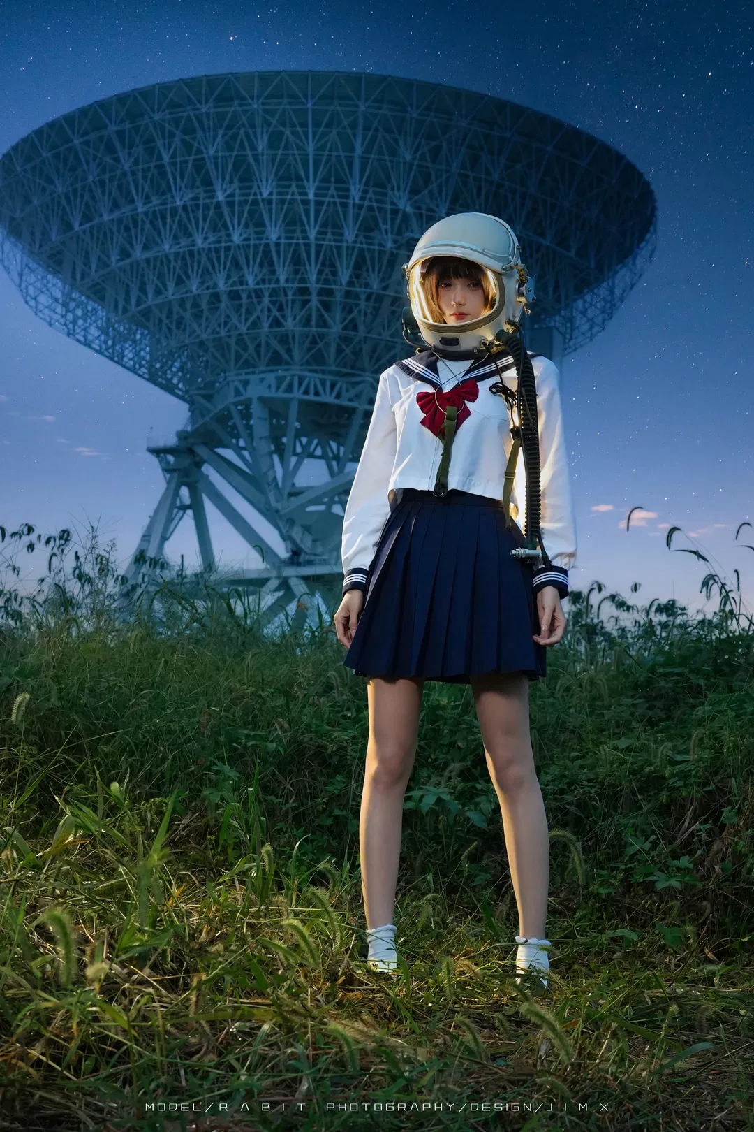 JK制服混搭宇航員頭盔，在射電望遠鏡下拍星空寫真 - 第 4 張