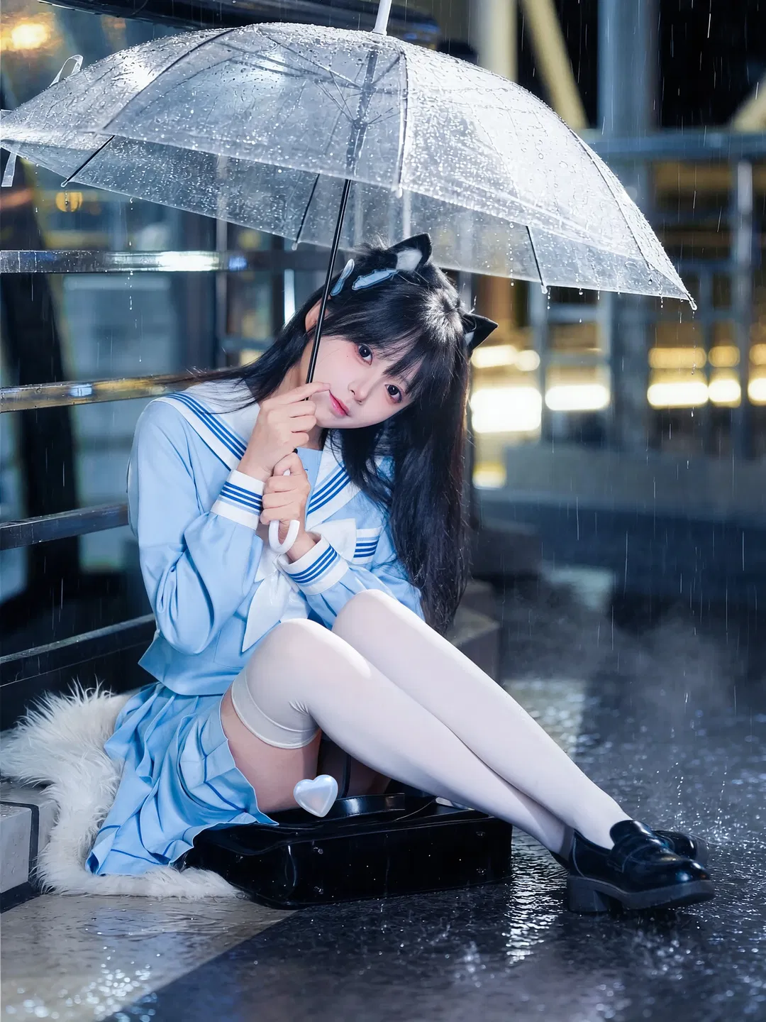 雨夜透明伞下的水手服与白丝 - 第 1 张